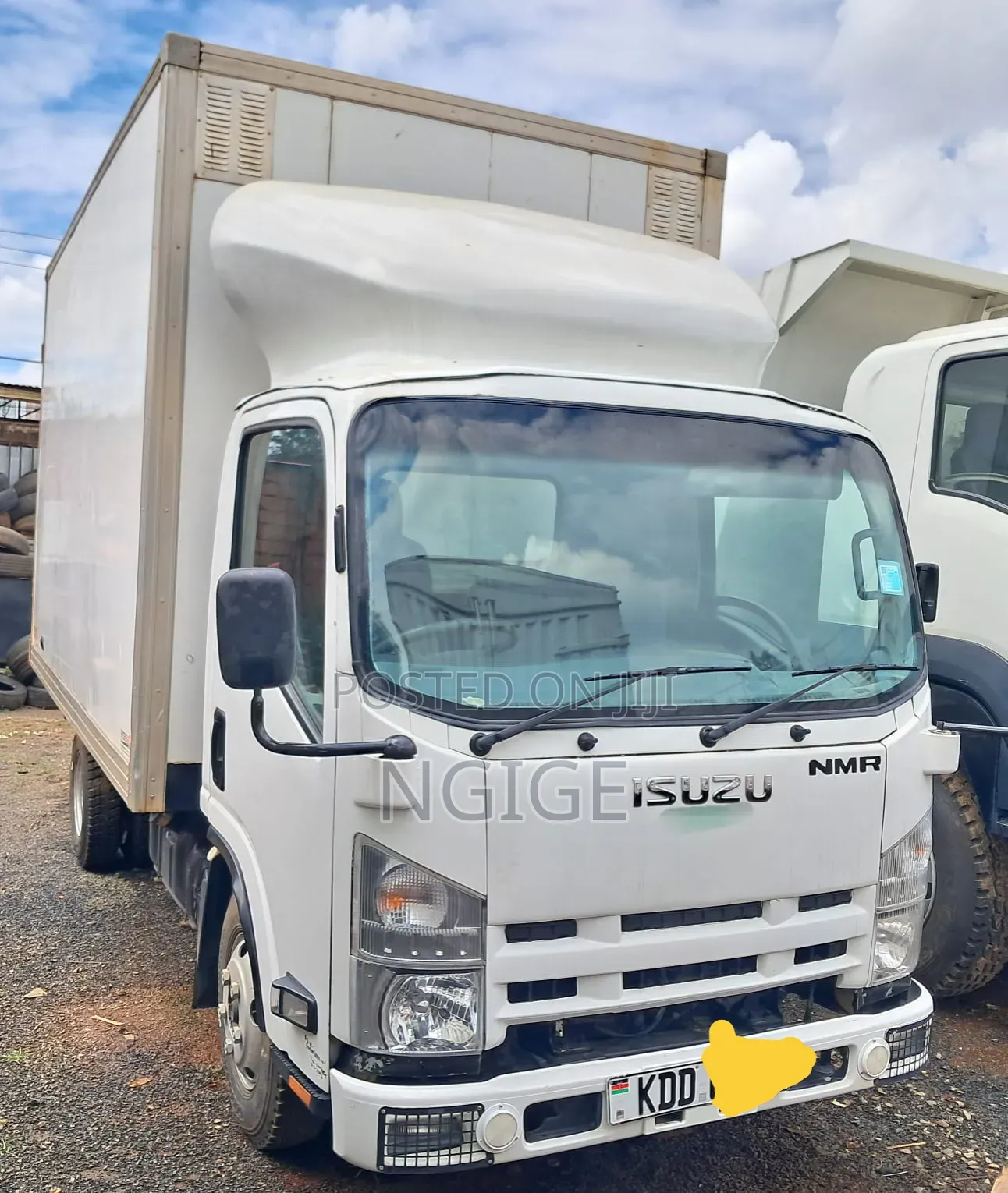 Isuzu NMR Fiber Truck