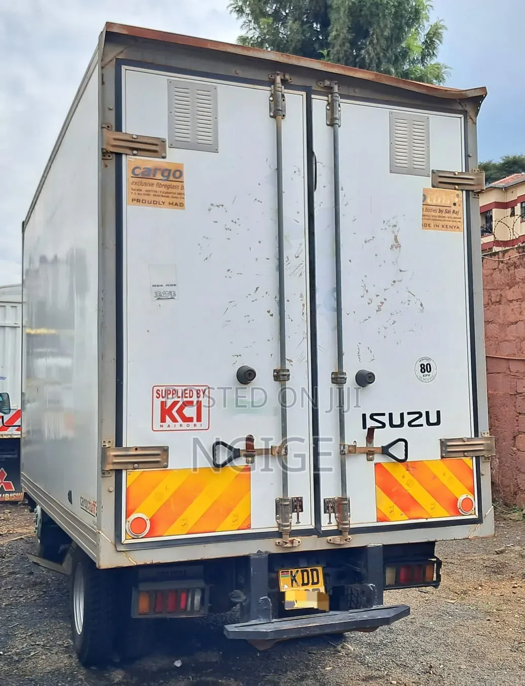 Isuzu NMR Fiber Truck