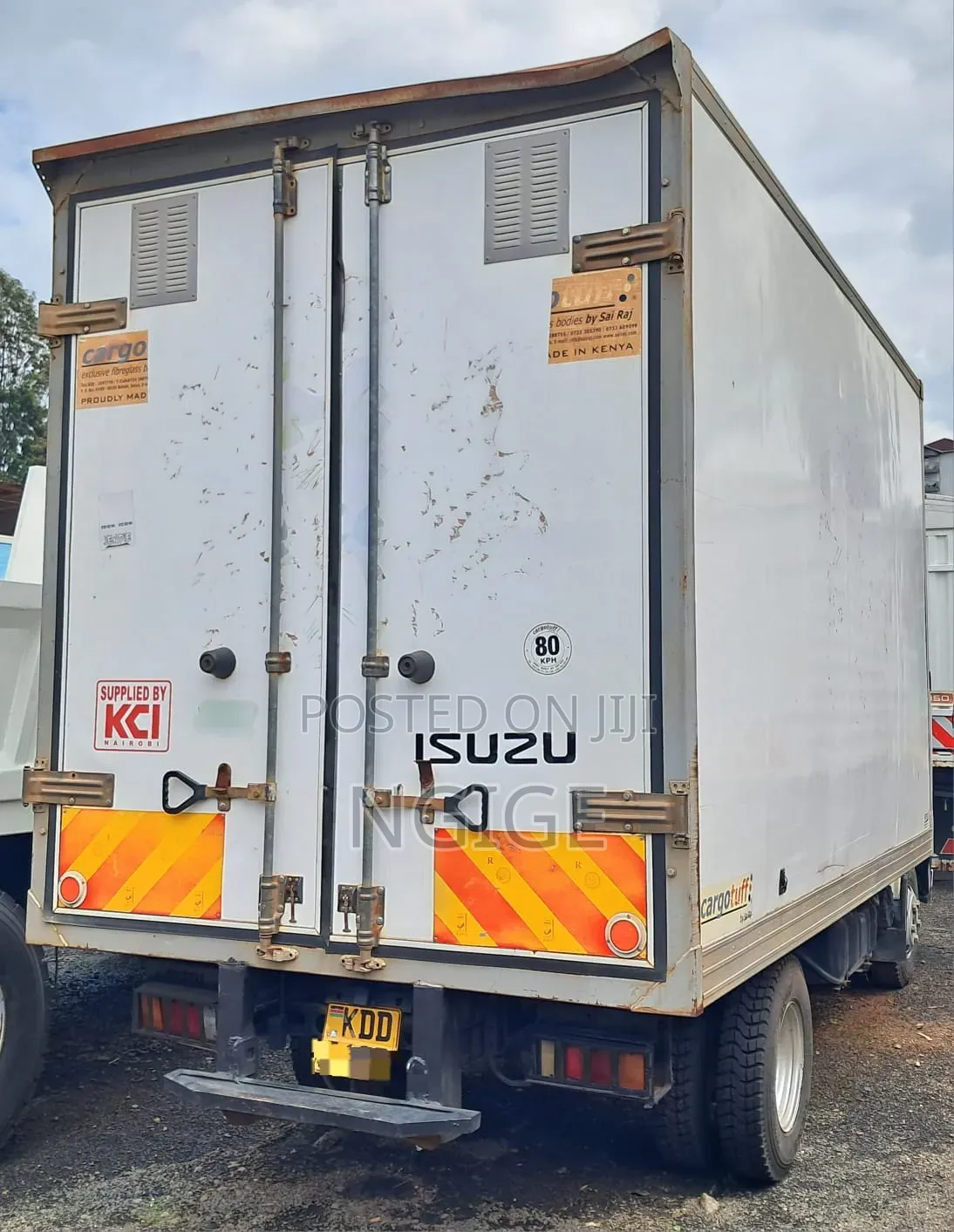 Isuzu NMR Fiber Truck