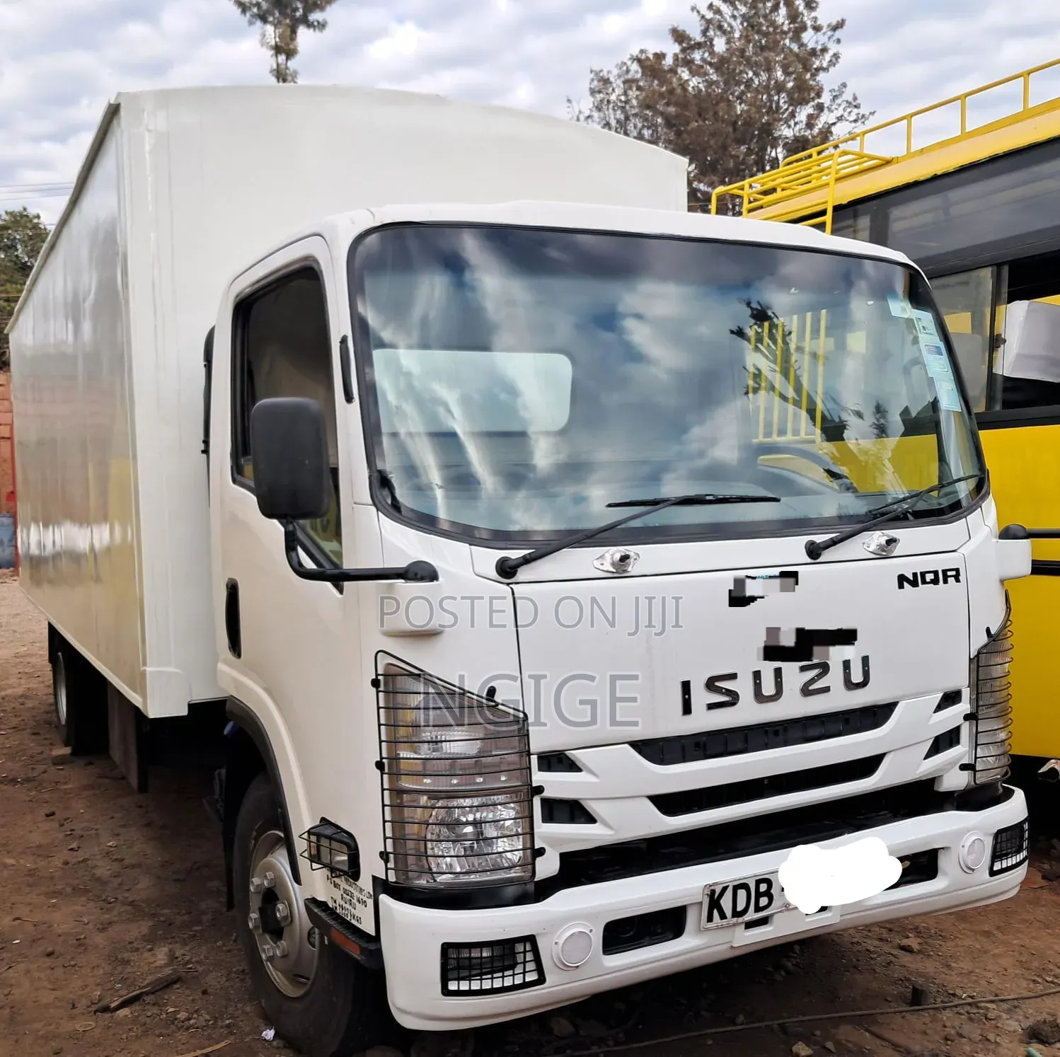 Isuzu NQR Truck Closed Body