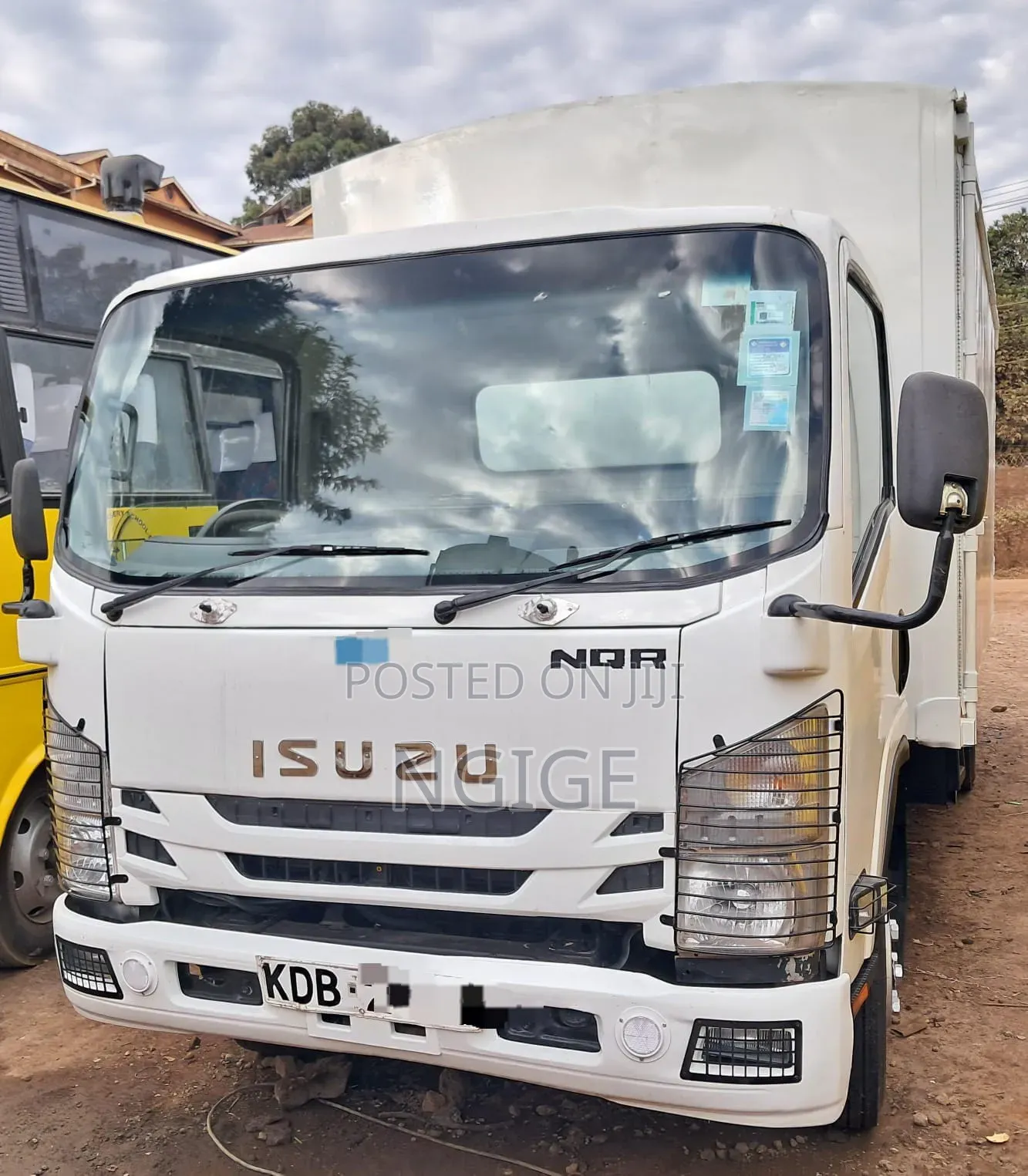 Isuzu NQR Truck Closed Body