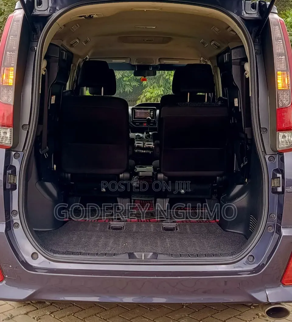 Toyota Noah 2.0 AWD (8 Seater) 2017 Blue
