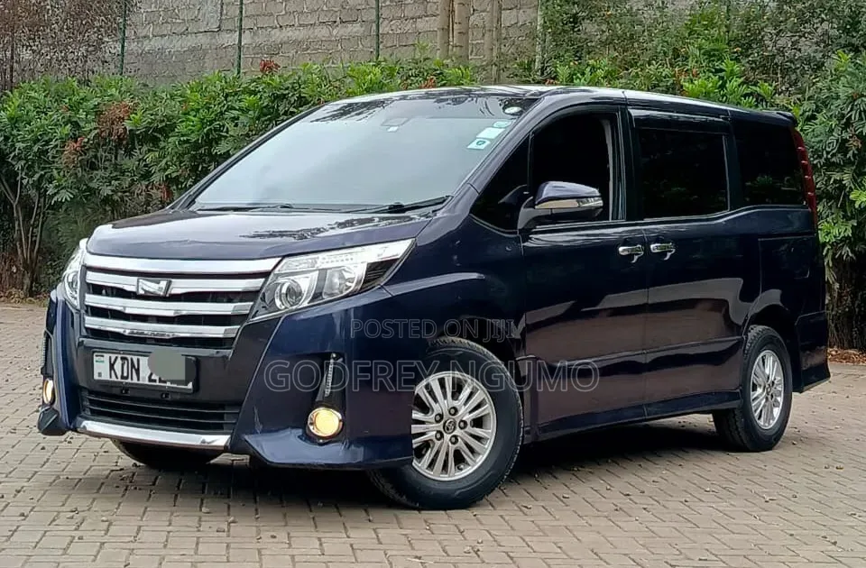 Toyota Noah 2.0 AWD (8 Seater) 2017 Blue