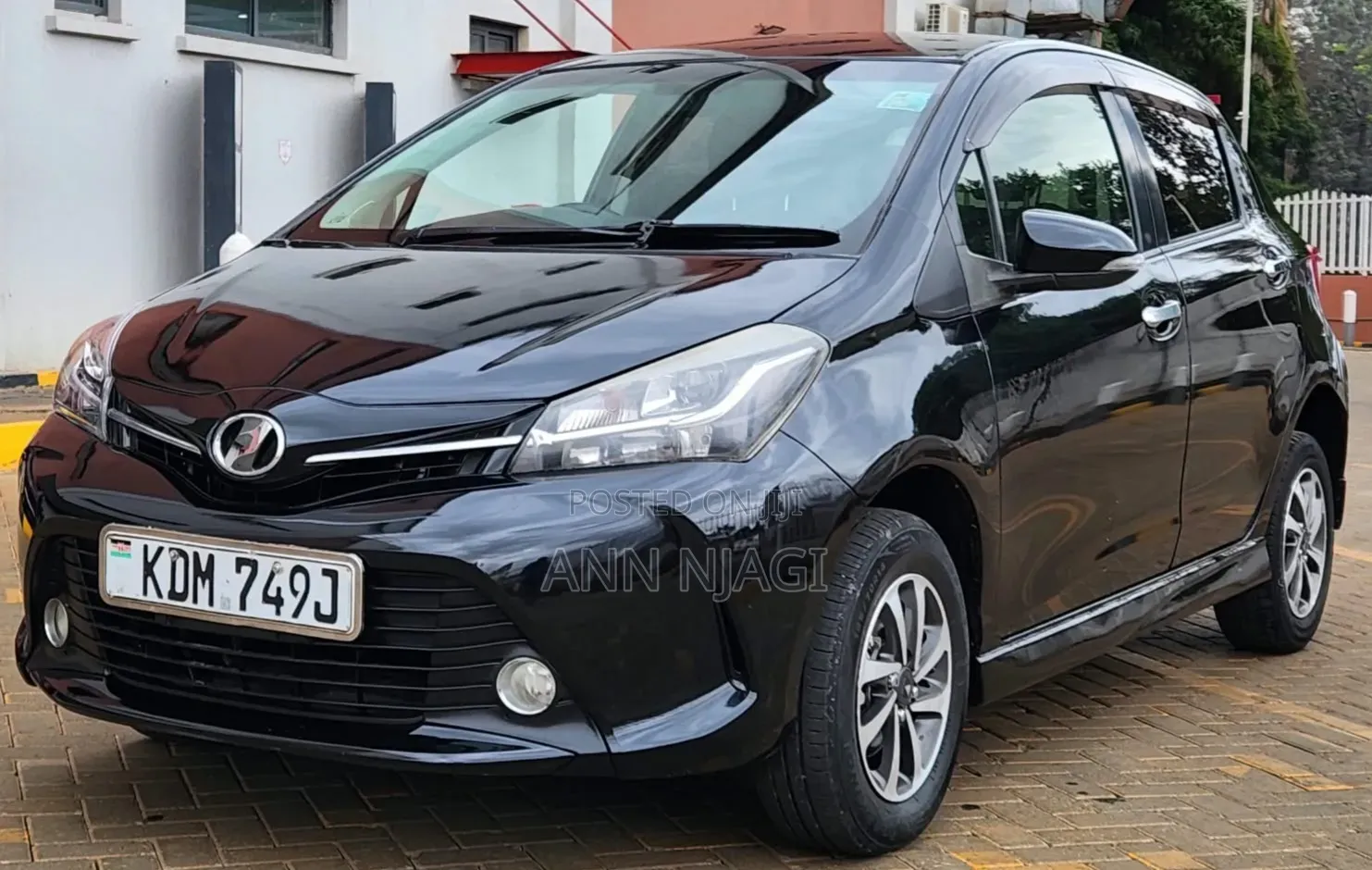 Toyota Vitz 1.3 FWD 5dr 2016 Black