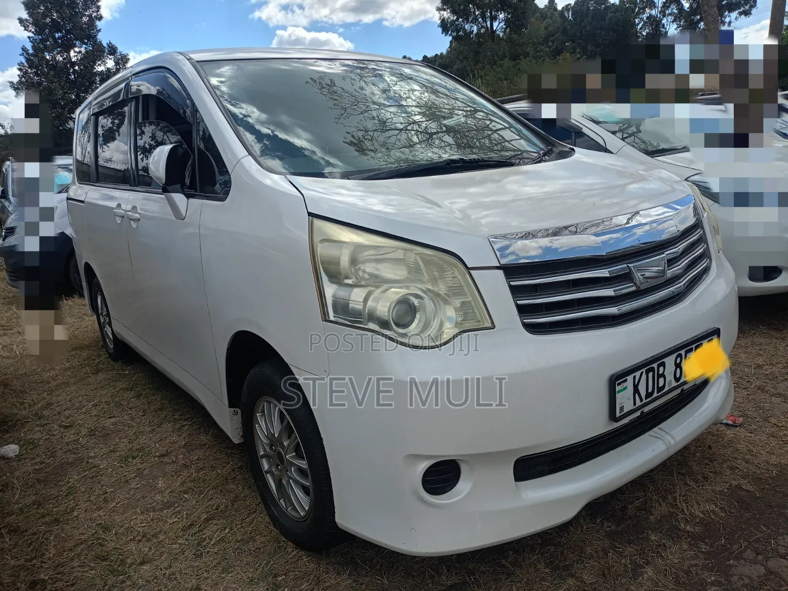 Toyota Noah 2.0 158hp FWD (8 Seater) 2013 Pearl