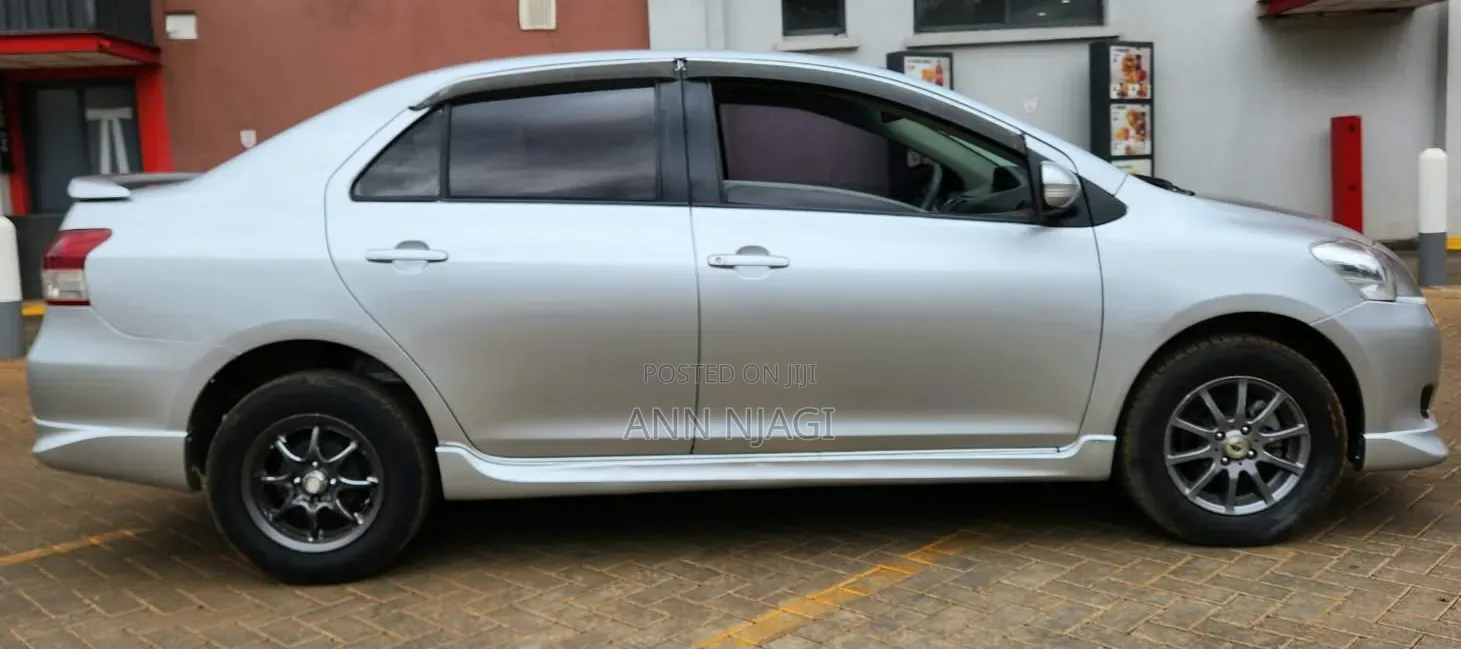 Toyota Belta 2009 Silver