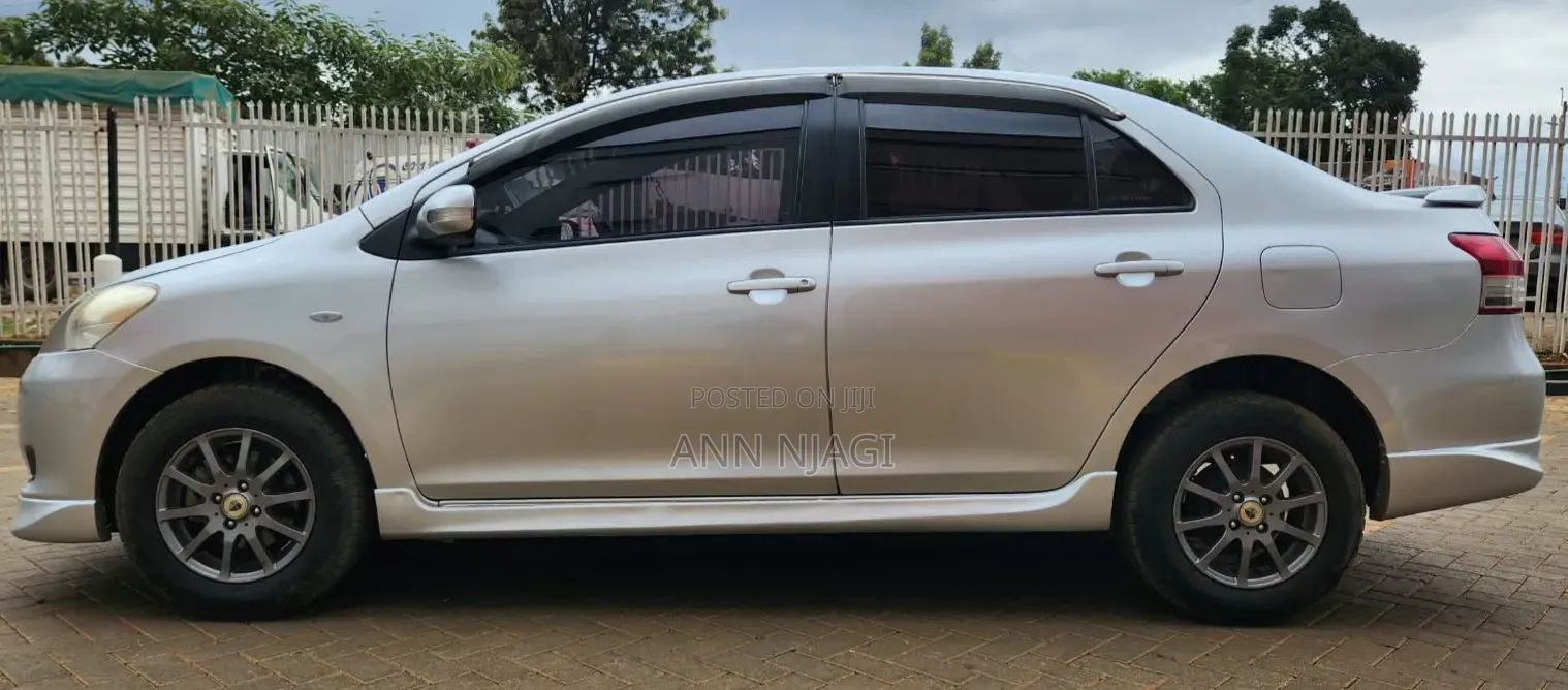 Toyota Belta 2009 Silver
