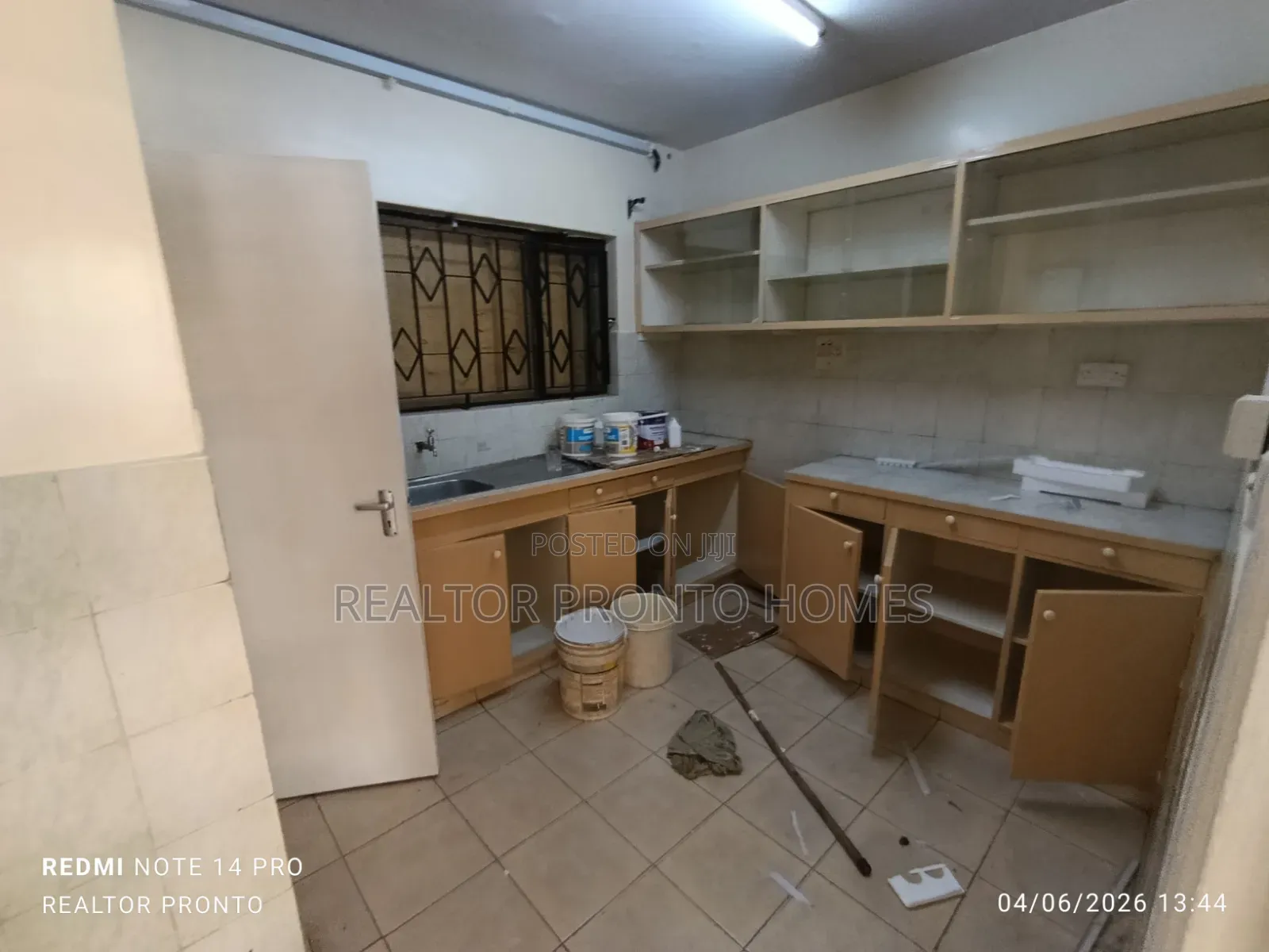 Commercial 3 Bedrooms Massionatte for Office Use