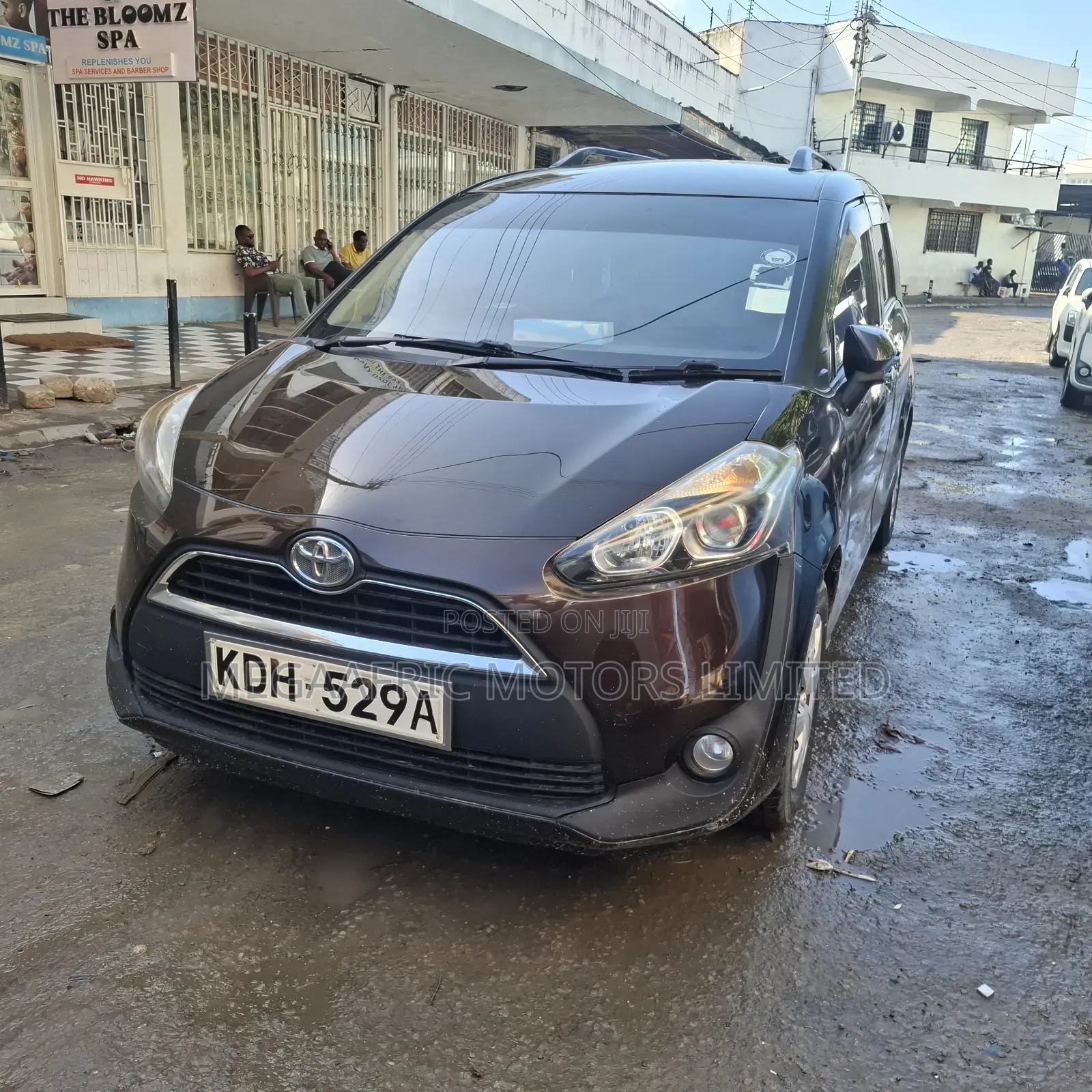 Toyota Sienta 1.5 FWD (6-seater) 2015 Purple