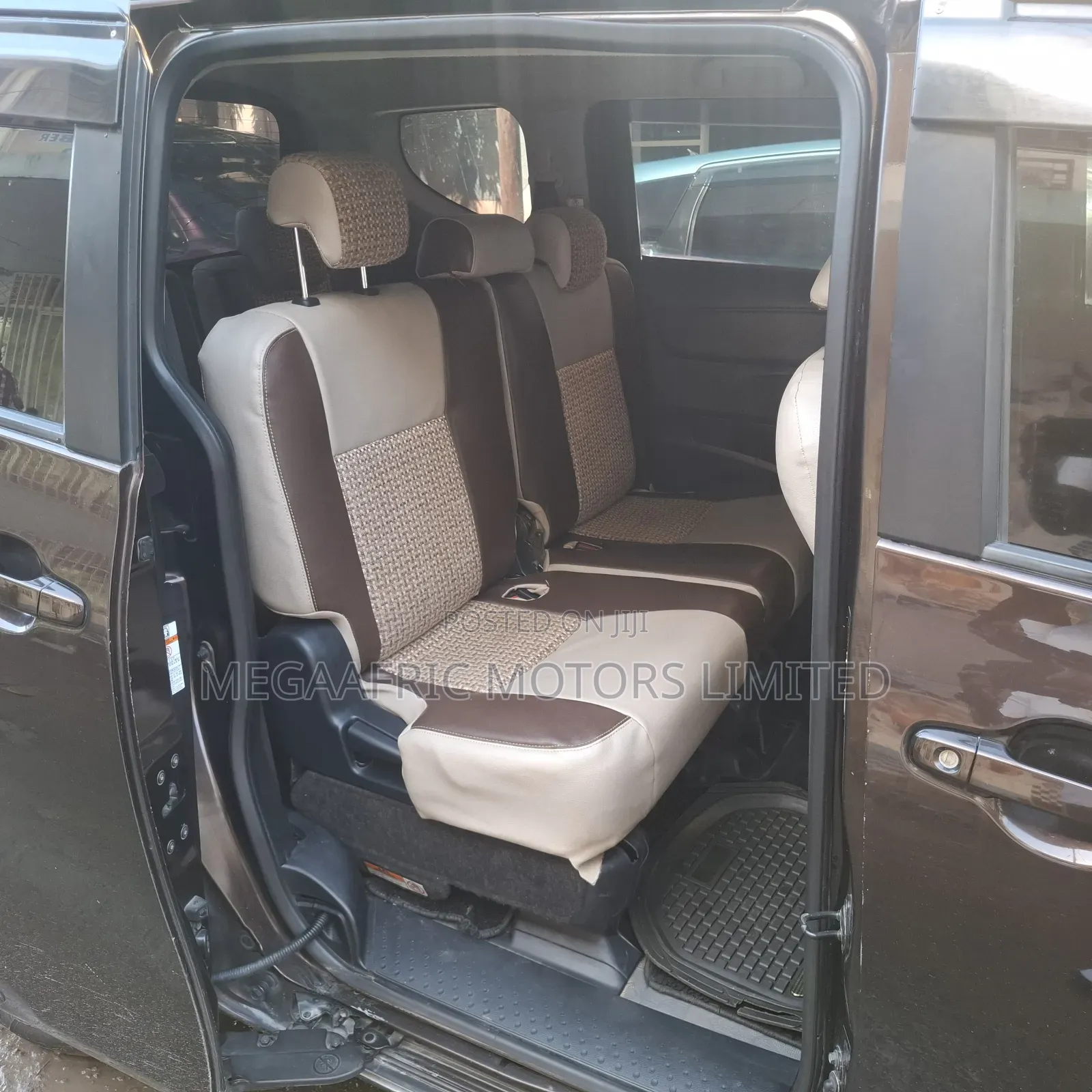 Toyota Sienta 1.5 FWD (6-seater) 2015 Purple