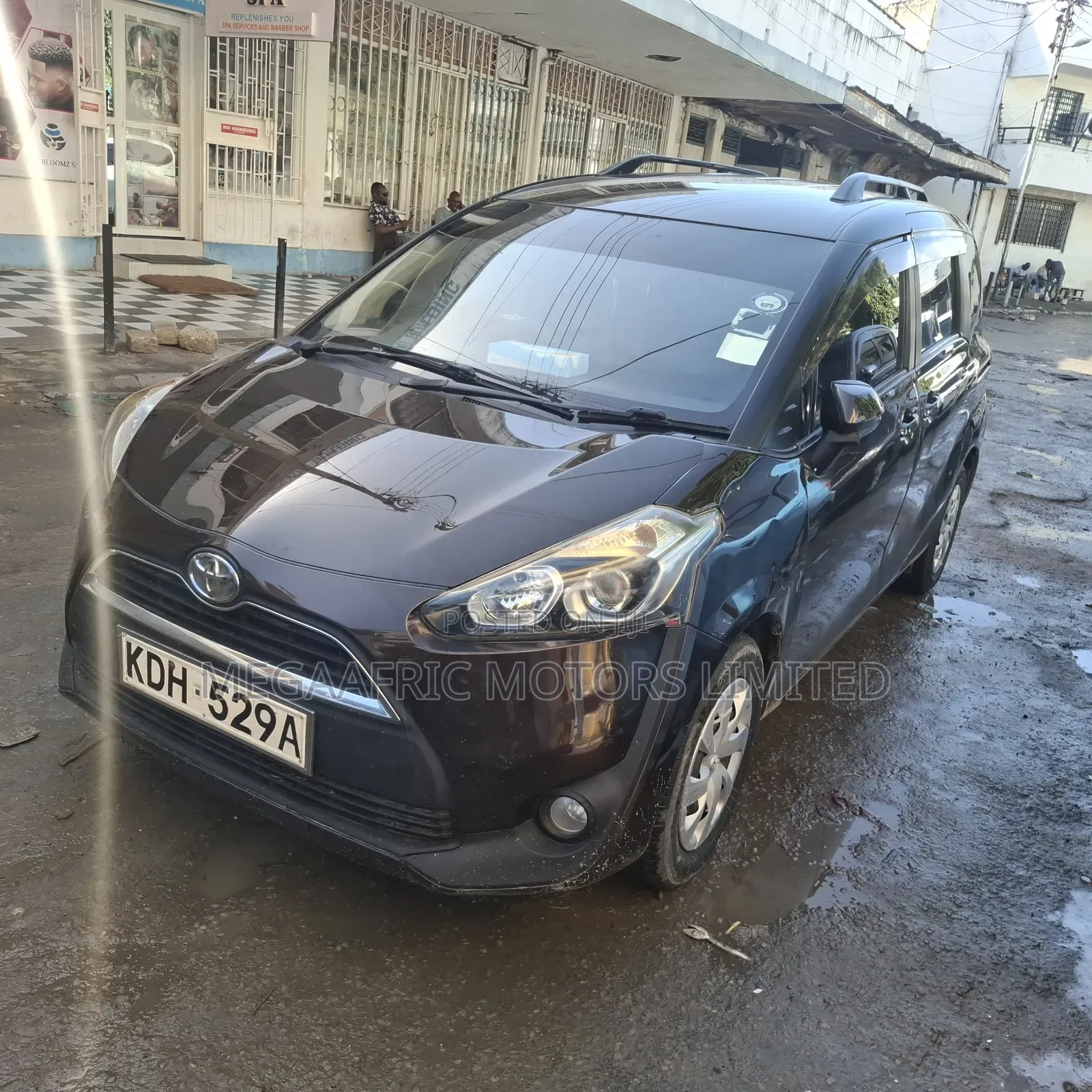 Toyota Sienta 1.5 FWD (6-seater) 2015 Purple
