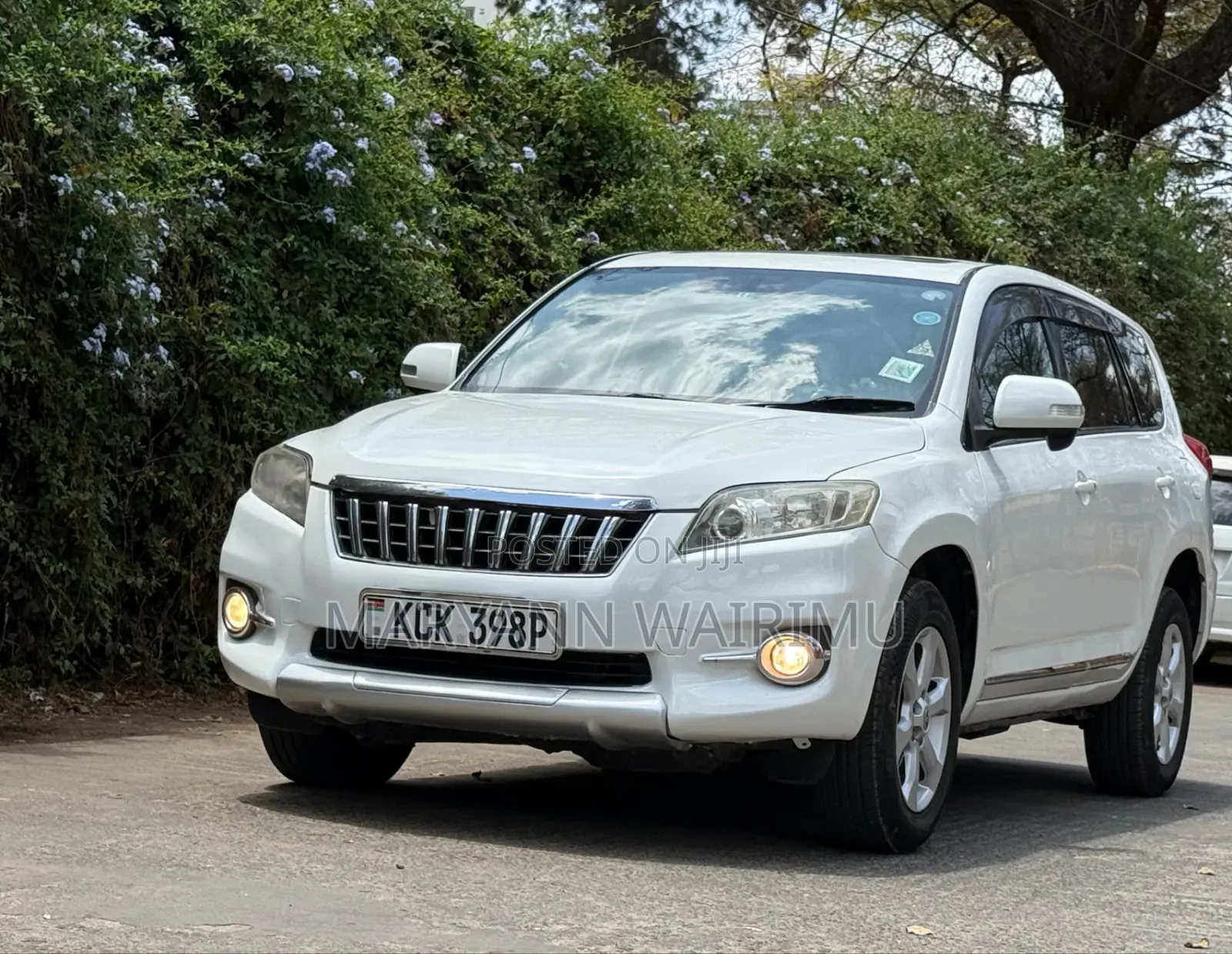 Toyota Vanguard 2010 White