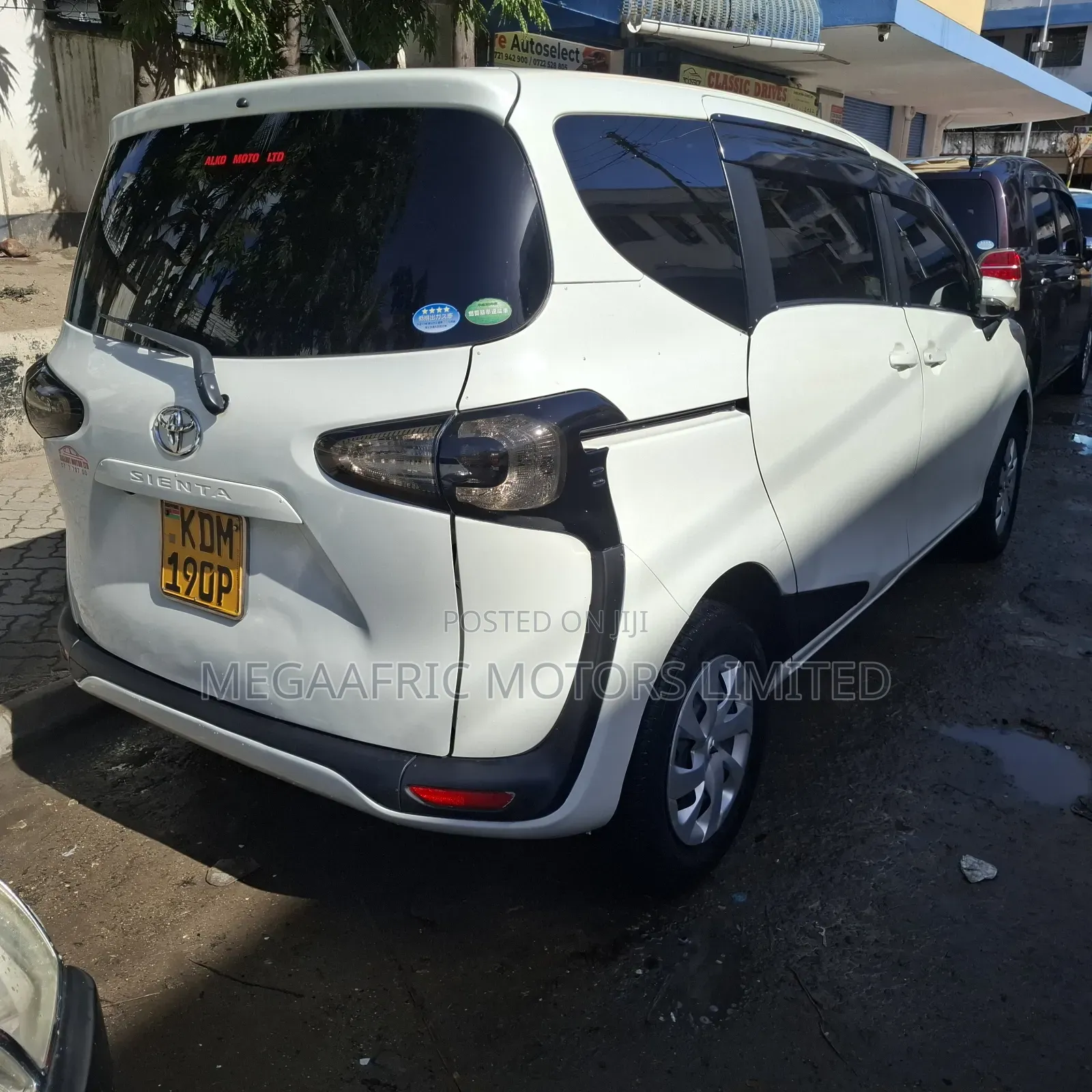 Toyota Sienta 1.5 FWD (6-seater) 2017 White