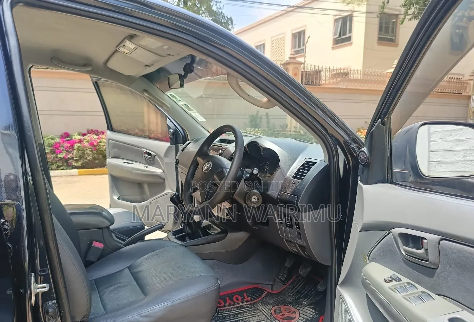 Toyota Hilux 2013 Black