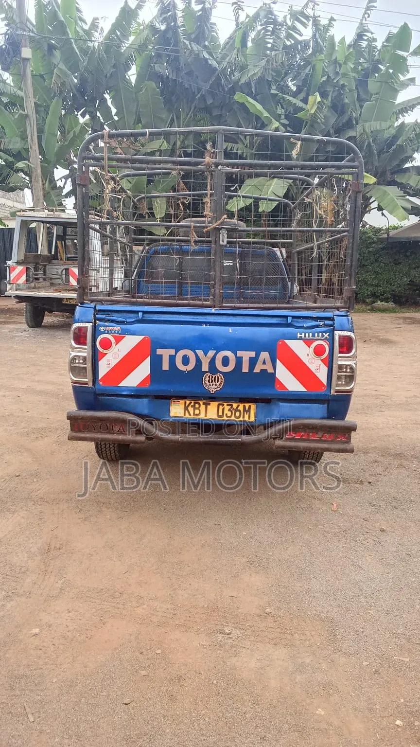 Toyota Hilux 2012 Blue