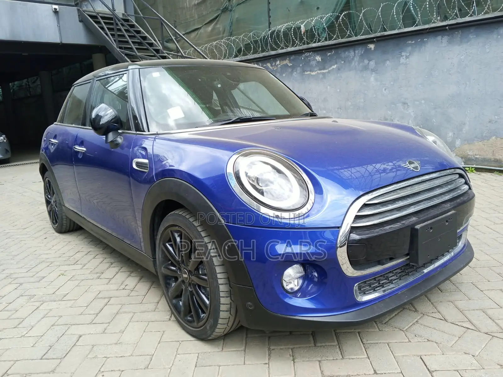 Mini Cooper 2019 Blue