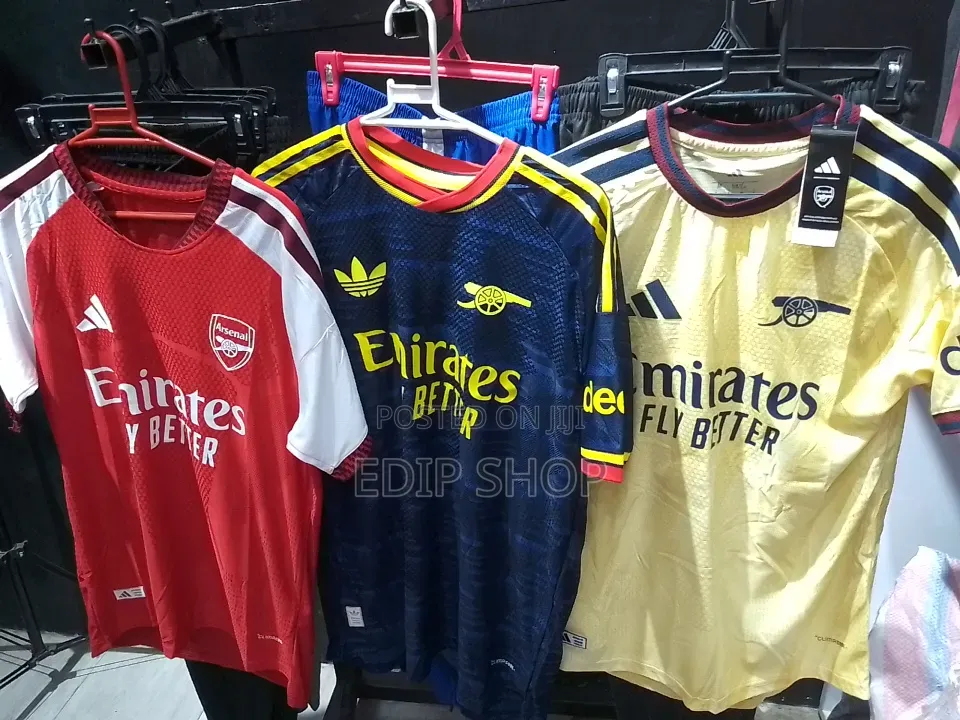 New Season Arsenal Jersey All Kit .