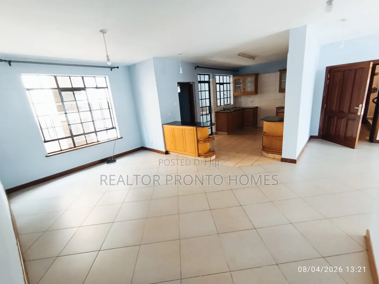 Commercial 3 Bedrooms Massionatte for Office Use
