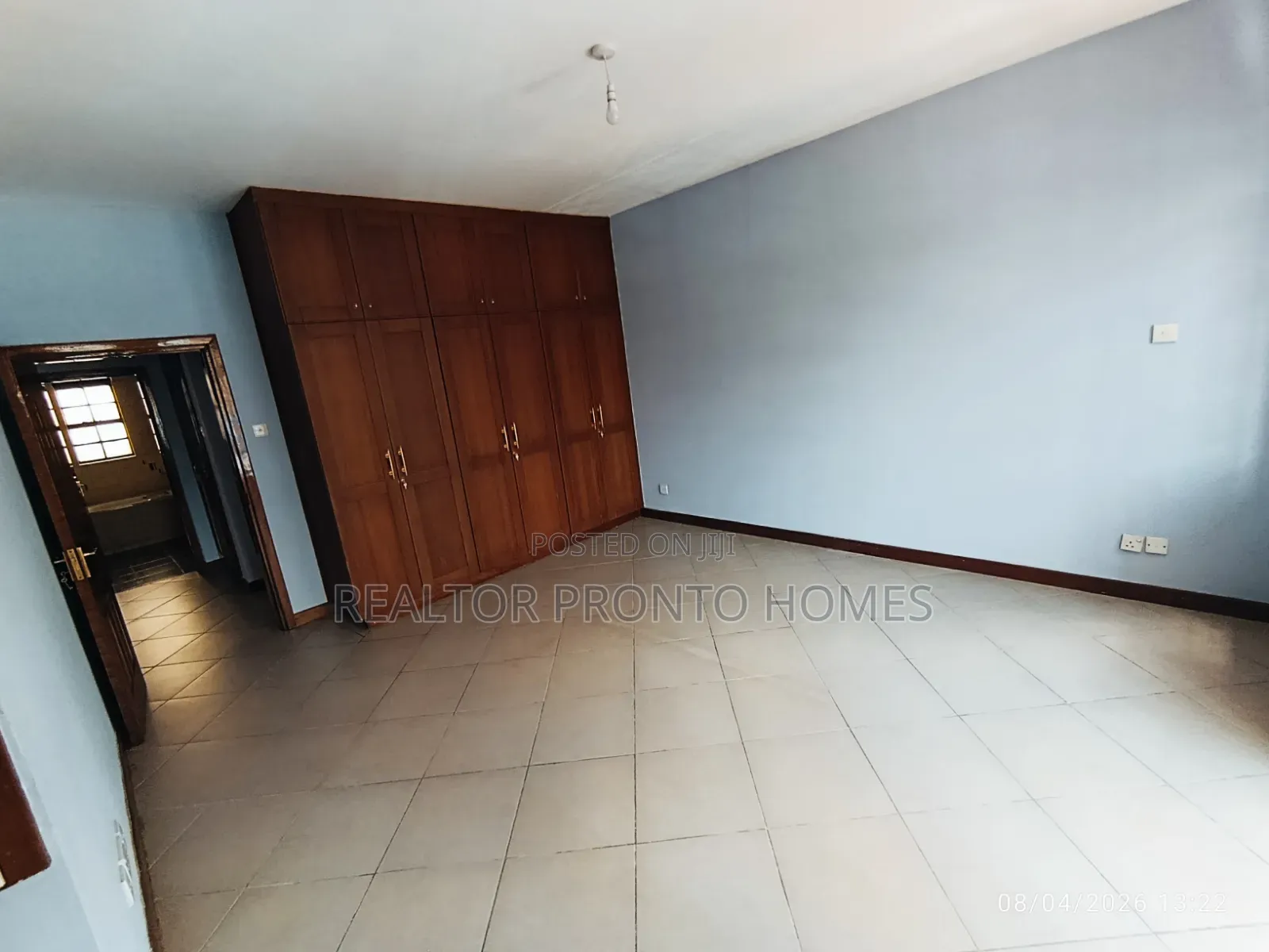 Commercial 3 Bedrooms Massionatte for Office Use