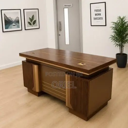 Modern Executive Office Desk : 1.4M Advanced Desk in Kenya