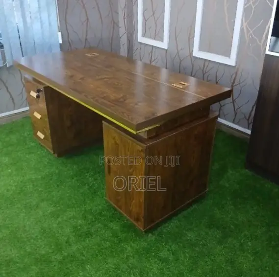 Modern Executive Office Desk : 1.4M Advanced Desk in Kenya