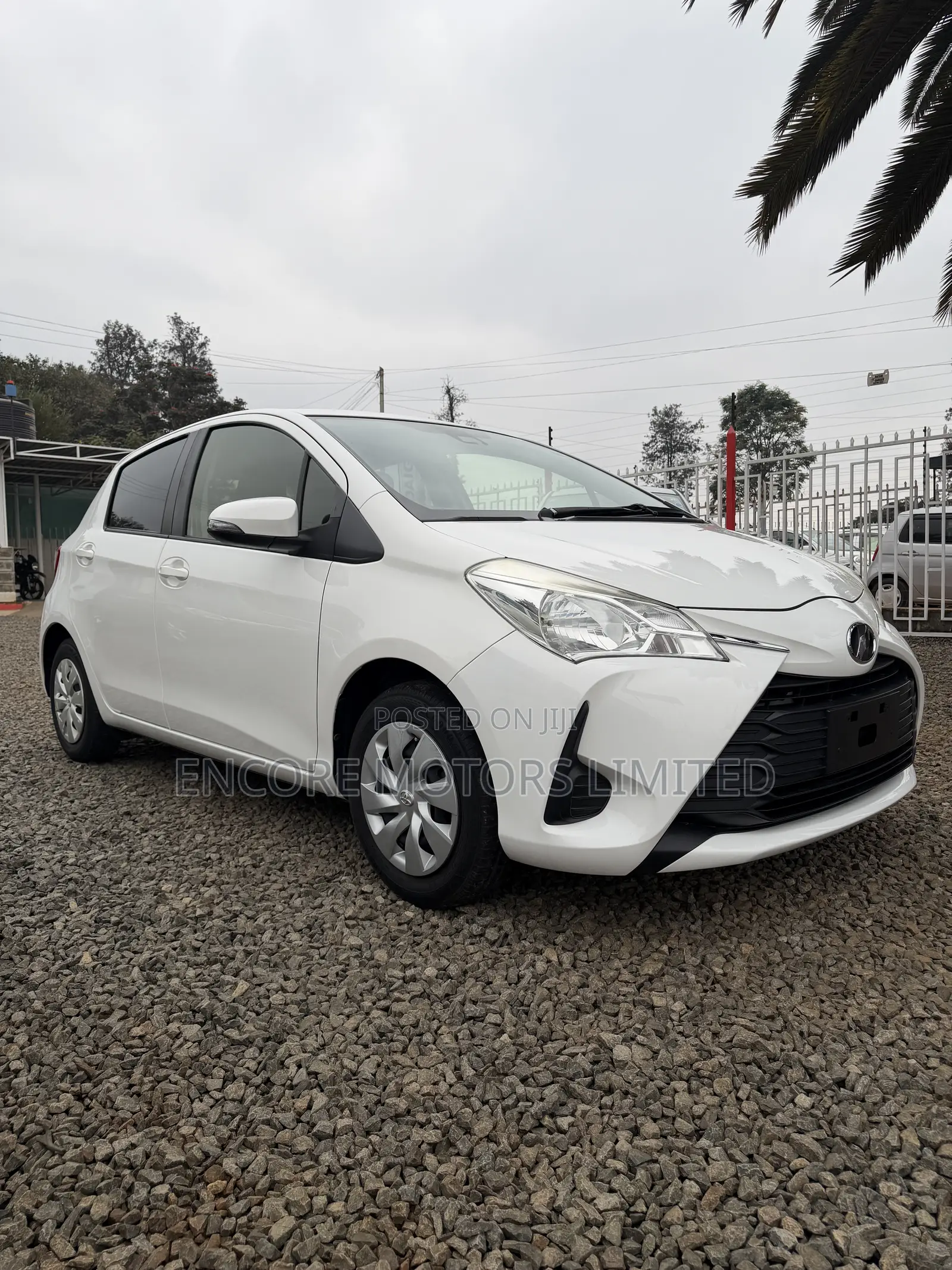 Toyota Vitz 1.0 FWD 5dr 2019 White