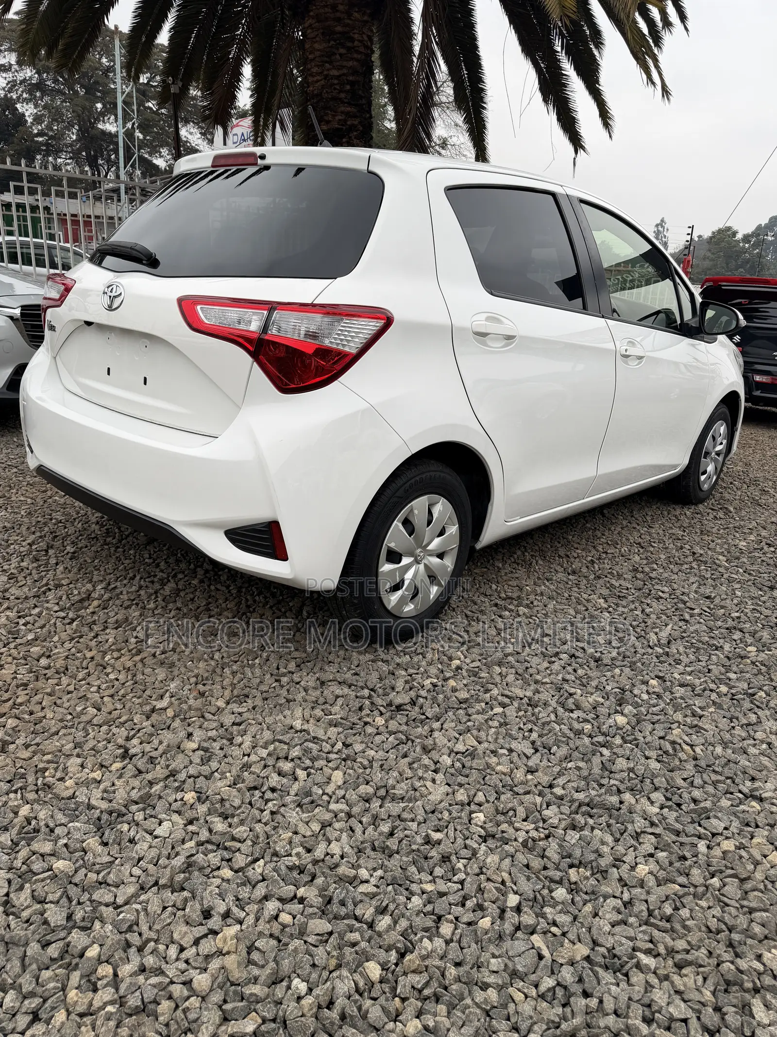 Toyota Vitz 1.0 FWD 5dr 2019 White