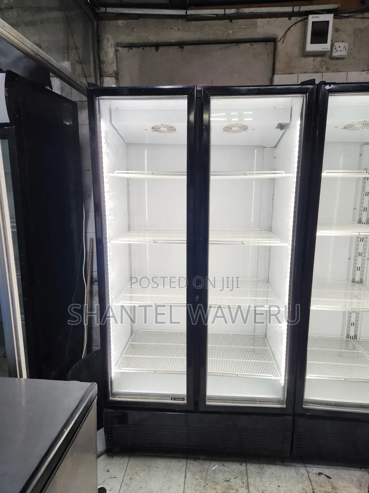 Commercial 8 Good Trays Display Fridge