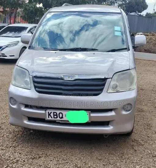 Toyota Noah 2004 Silver