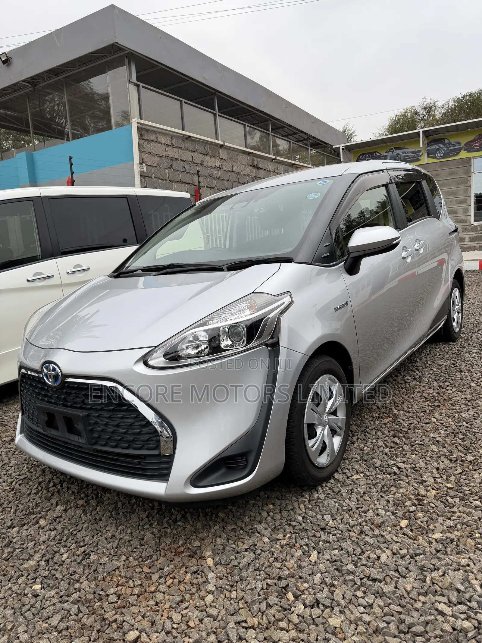 Toyota Sienta 1.5 FWD 2019 Silver
