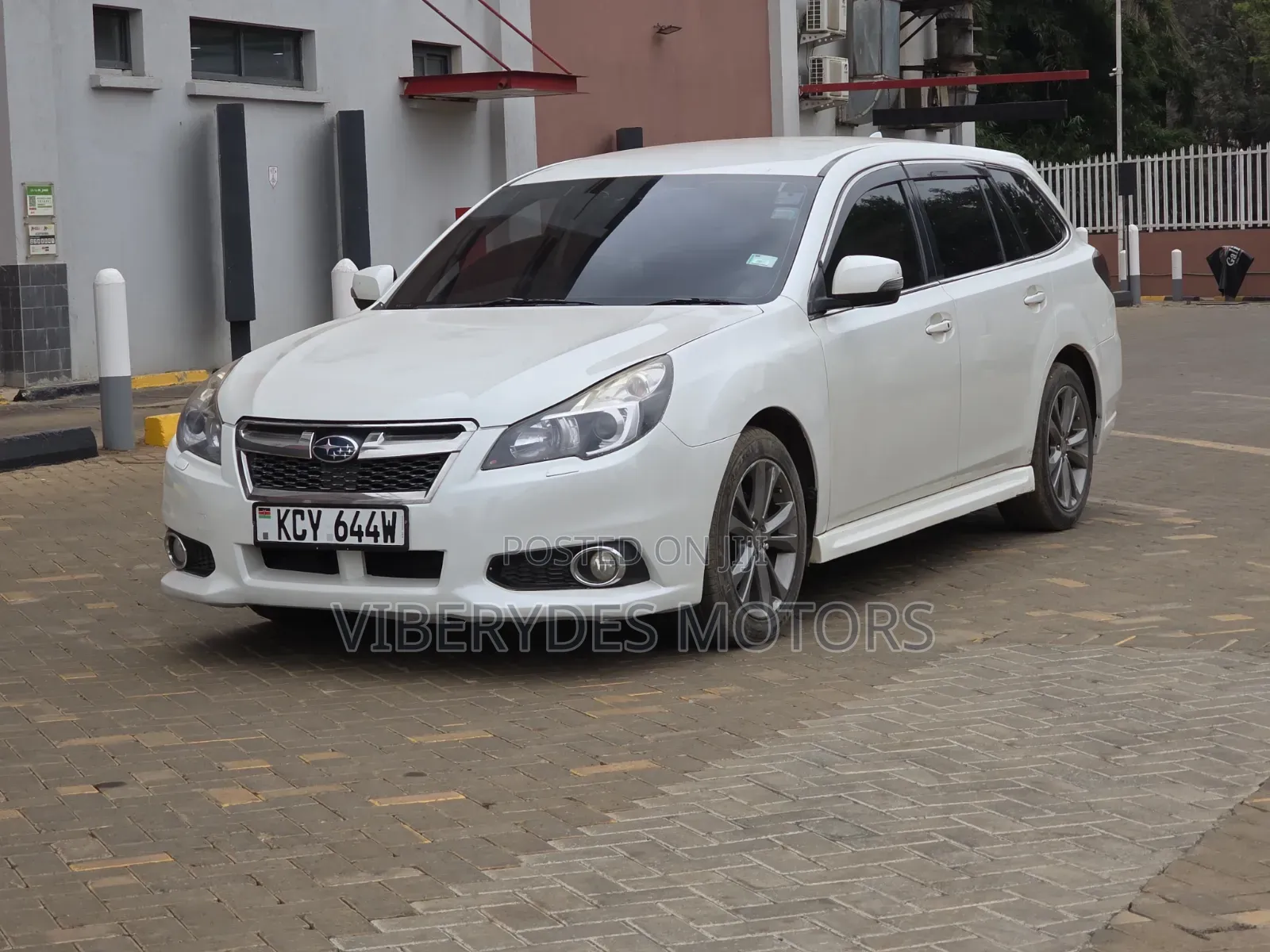 Subaru Legacy 2013 White