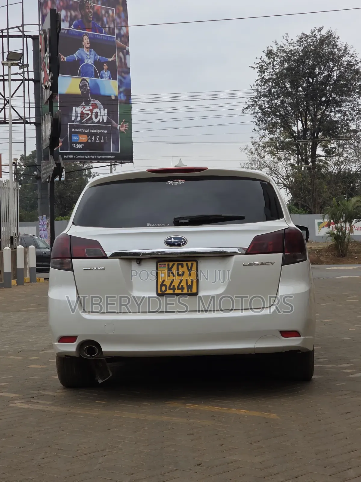 Subaru Legacy 2013 White