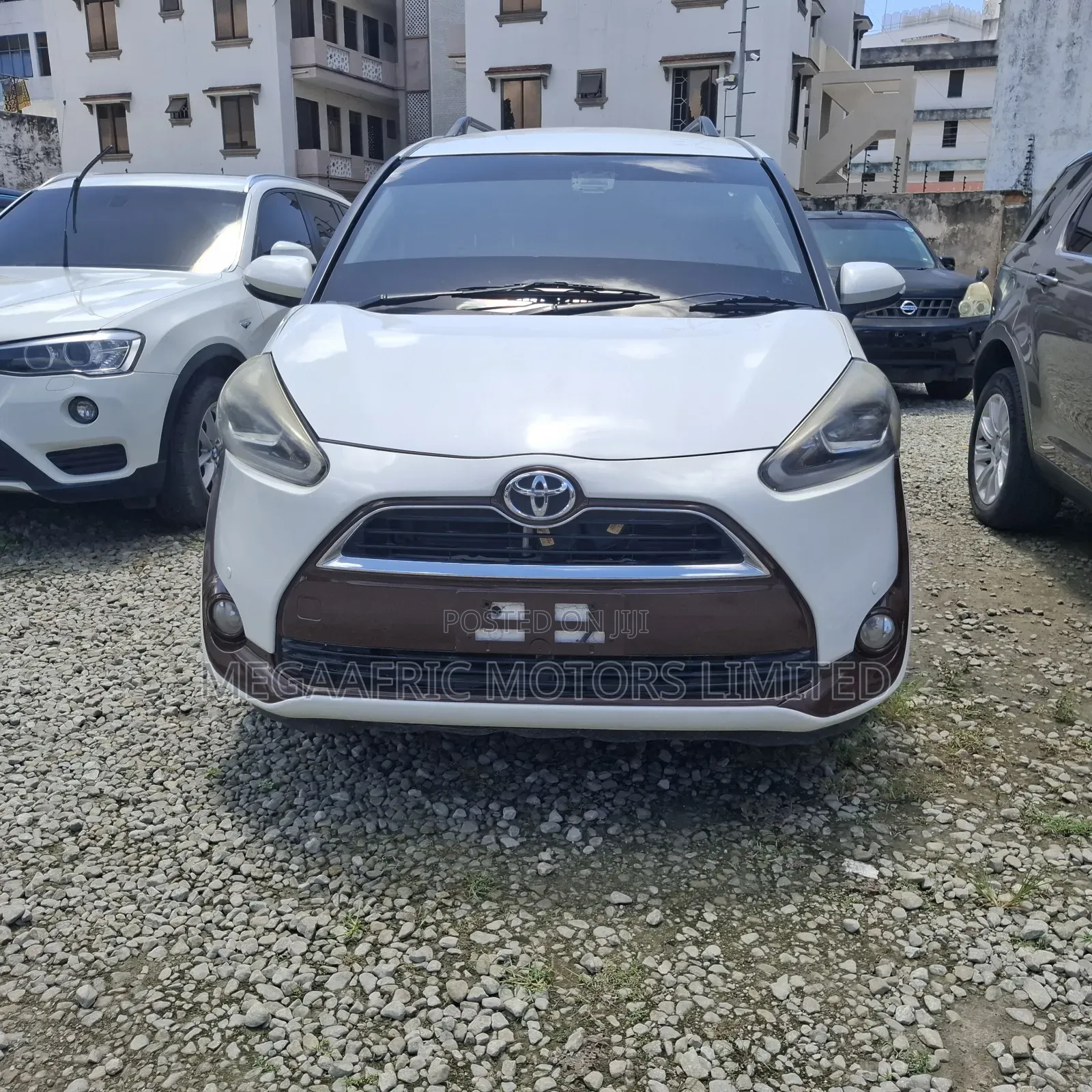 Toyota Sienta 1.5 Hybrid FWD (6-seater) 2017 White
