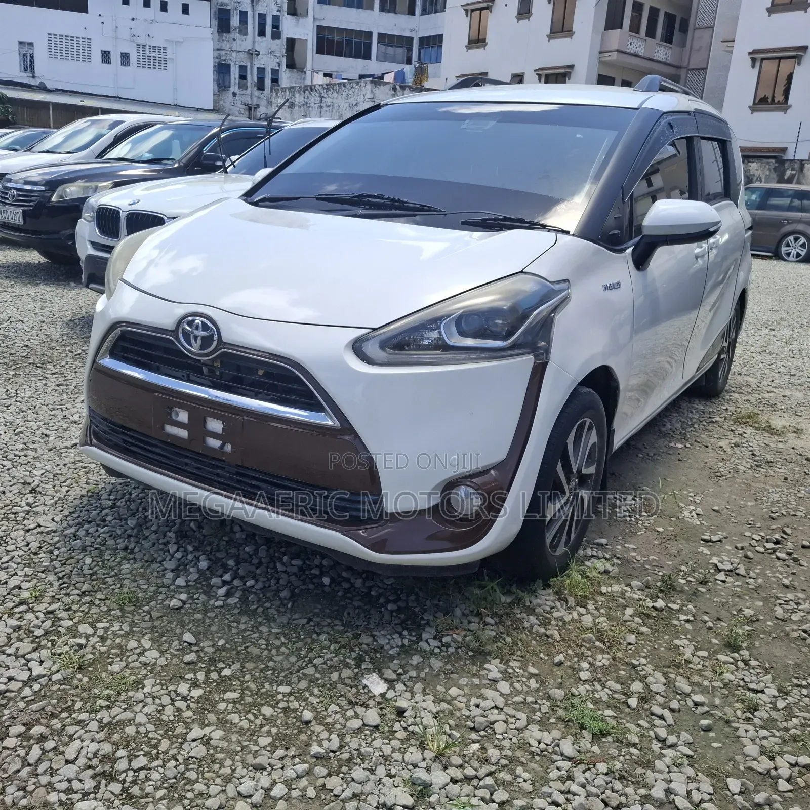 Toyota Sienta 1.5 Hybrid FWD (6-seater) 2017 White