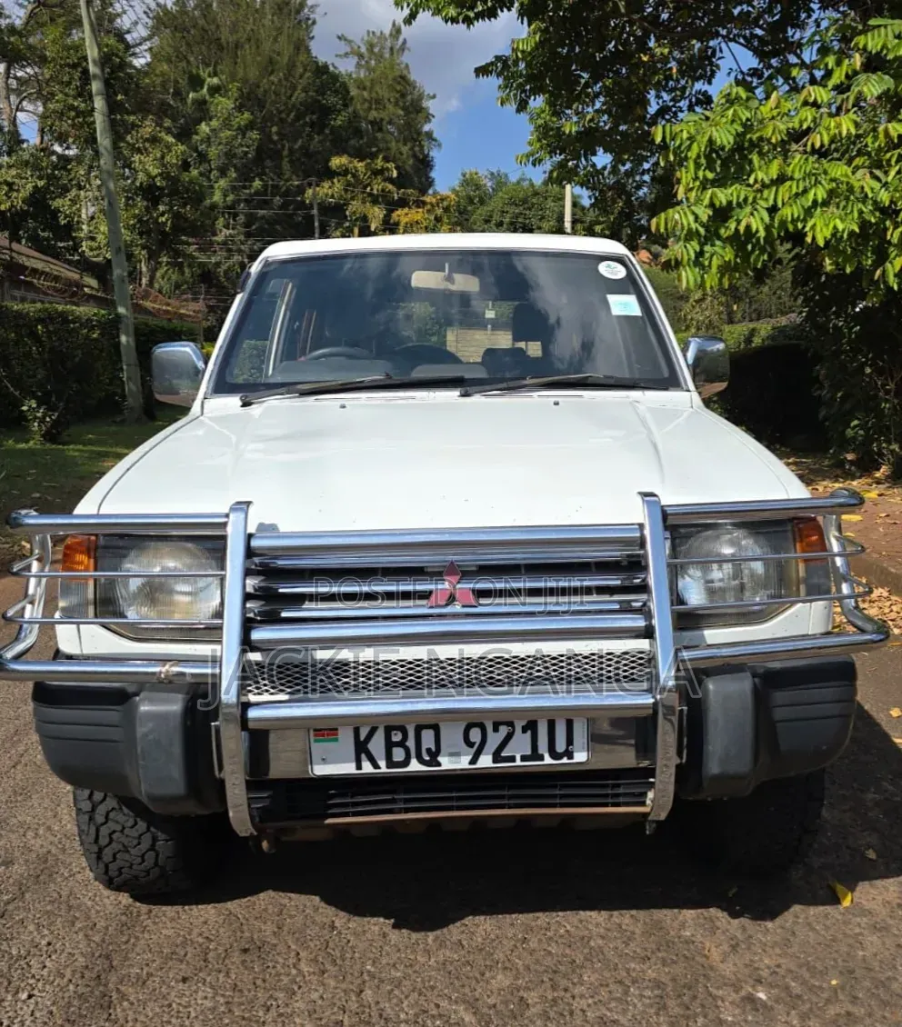 Mitsubishi Pajero 2011 White