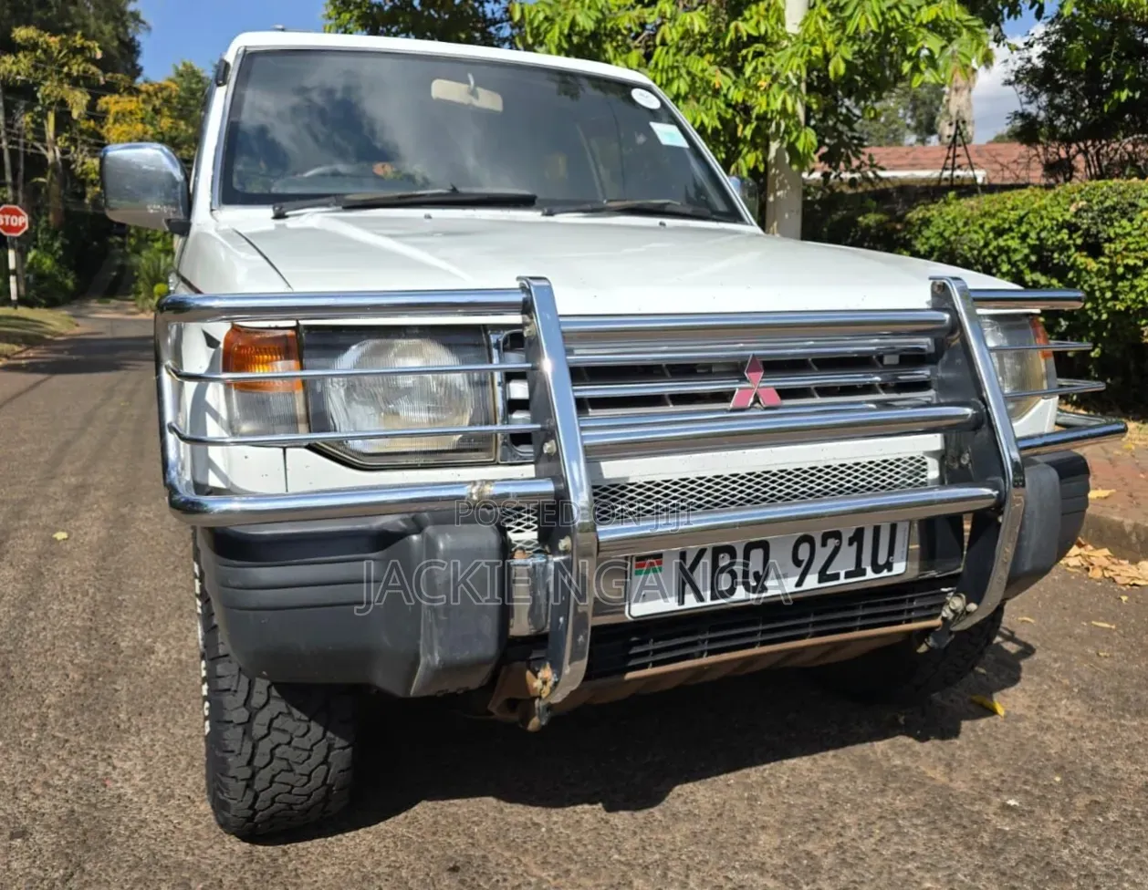 Mitsubishi Pajero 2011 White