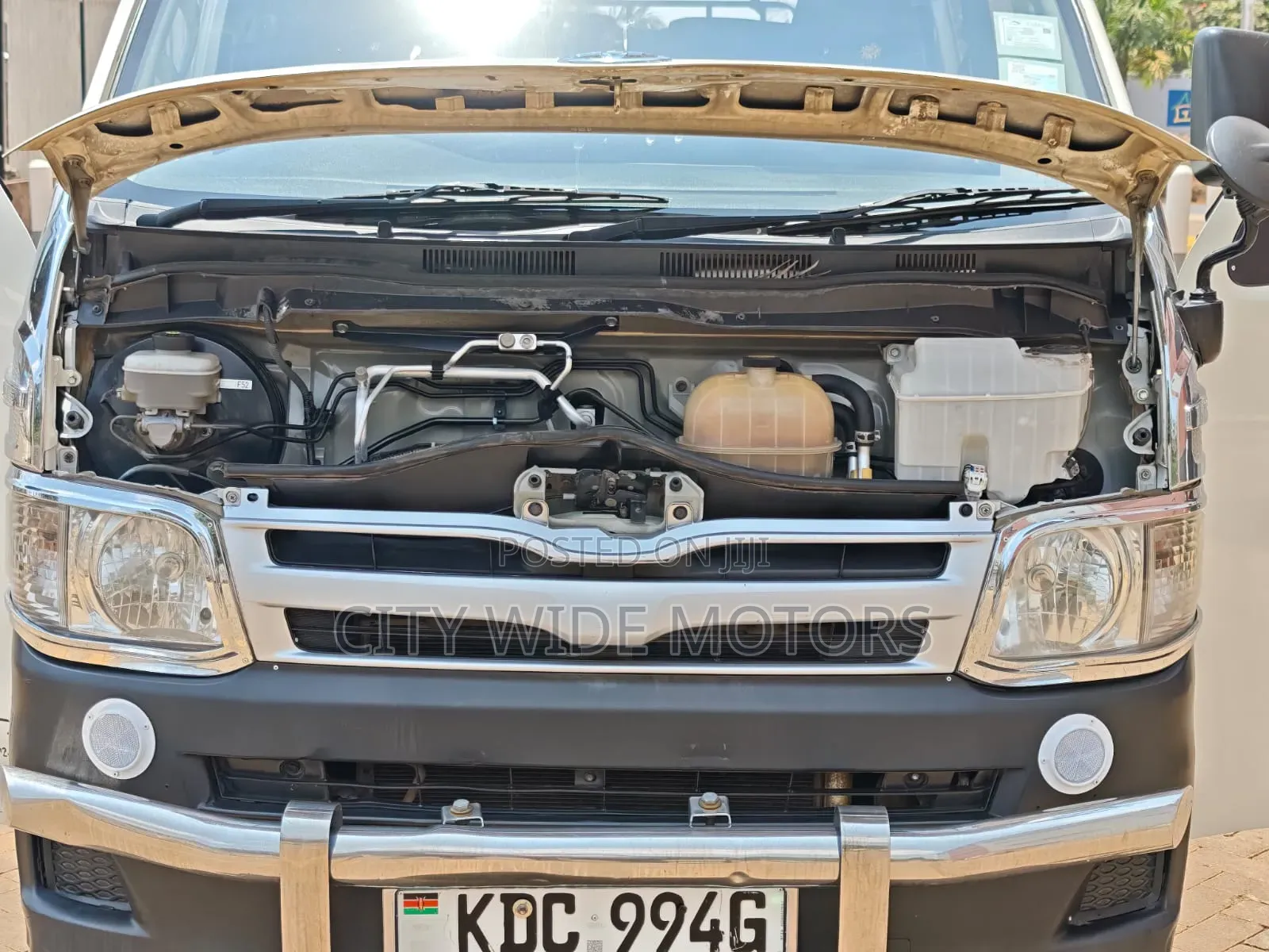 Toyota HiAce 2013 White