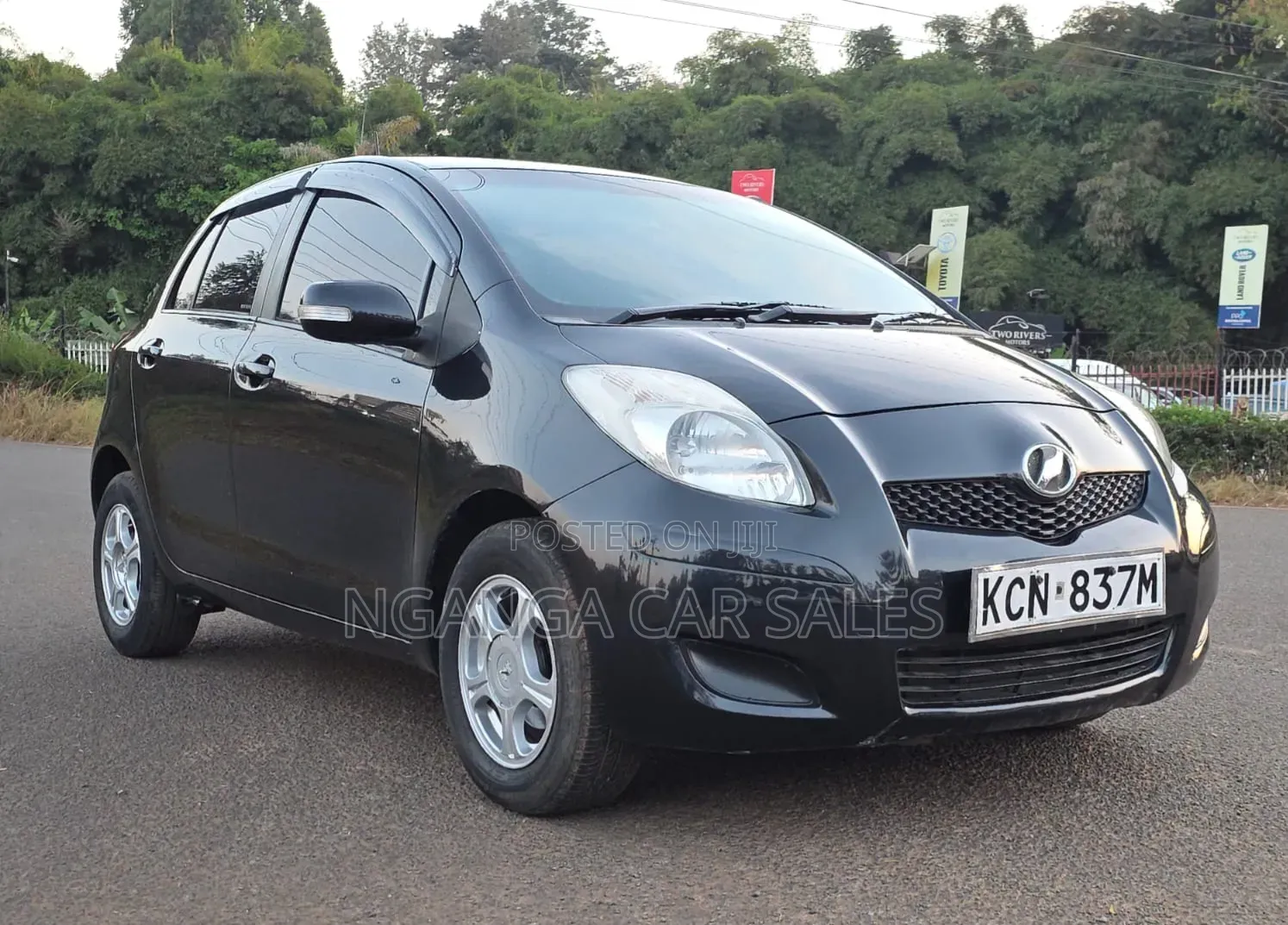 Toyota Vitz 2010 Black