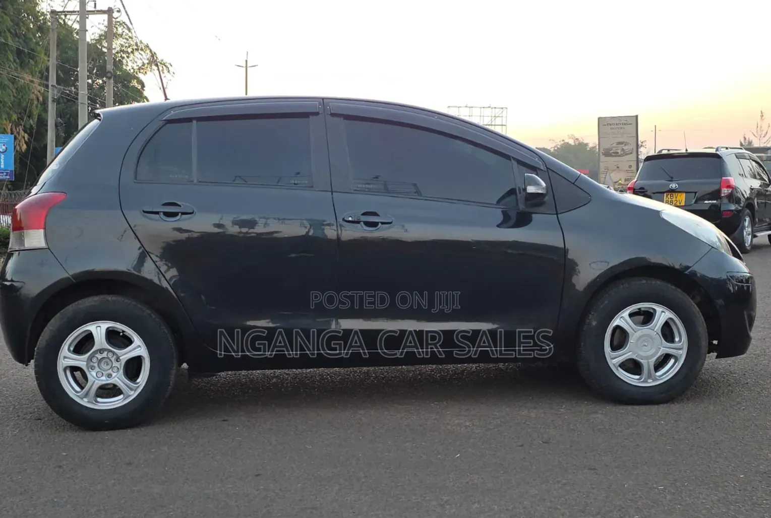 Toyota Vitz 2010 Black
