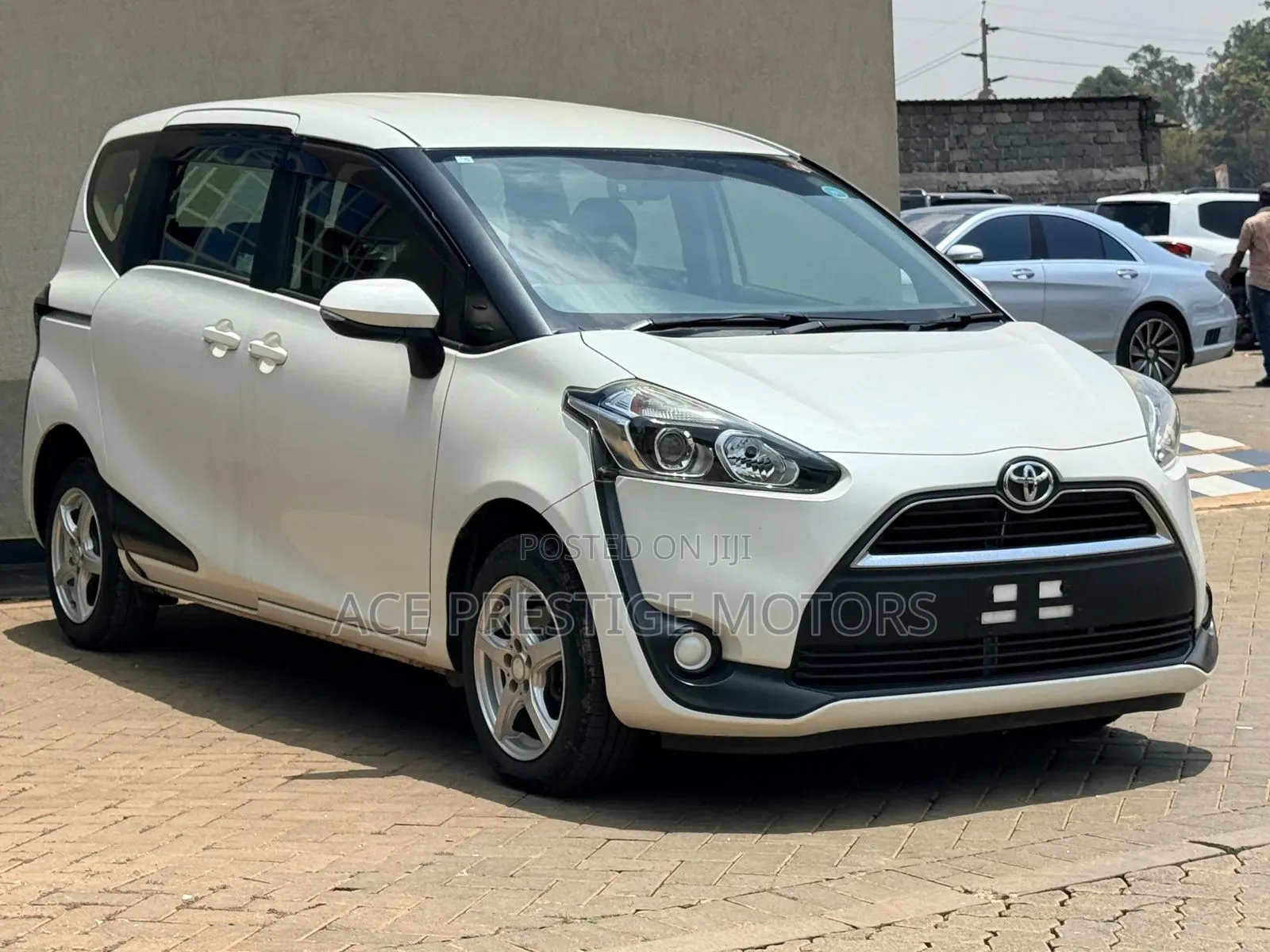 Toyota Sienta 2018 White