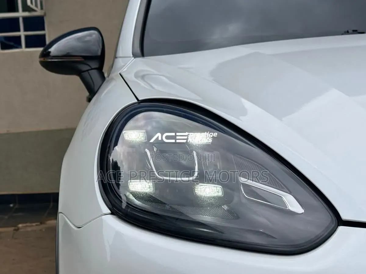 Porsche Cayenne 2015 White