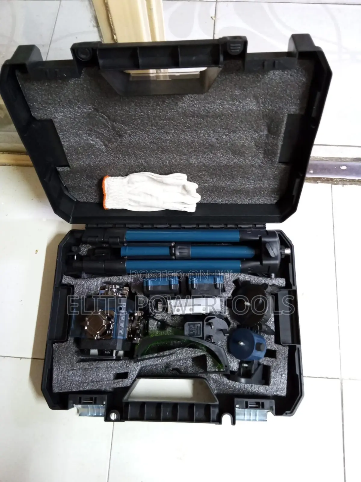 Bosch 3D Laser Level With Tripod & Accessories