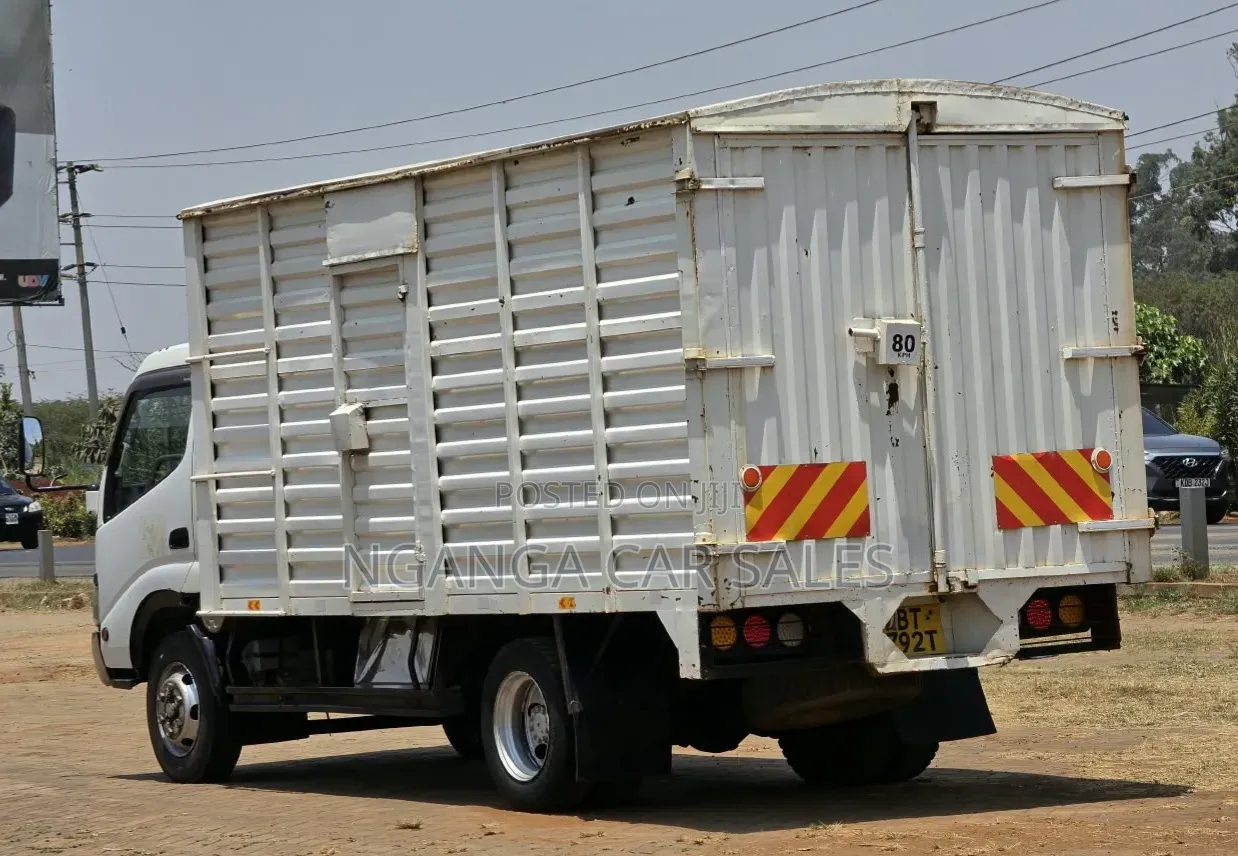 Hino Year 2005 White