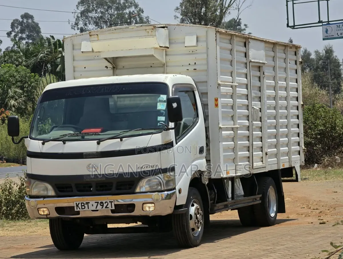 Hino Year 2005 White