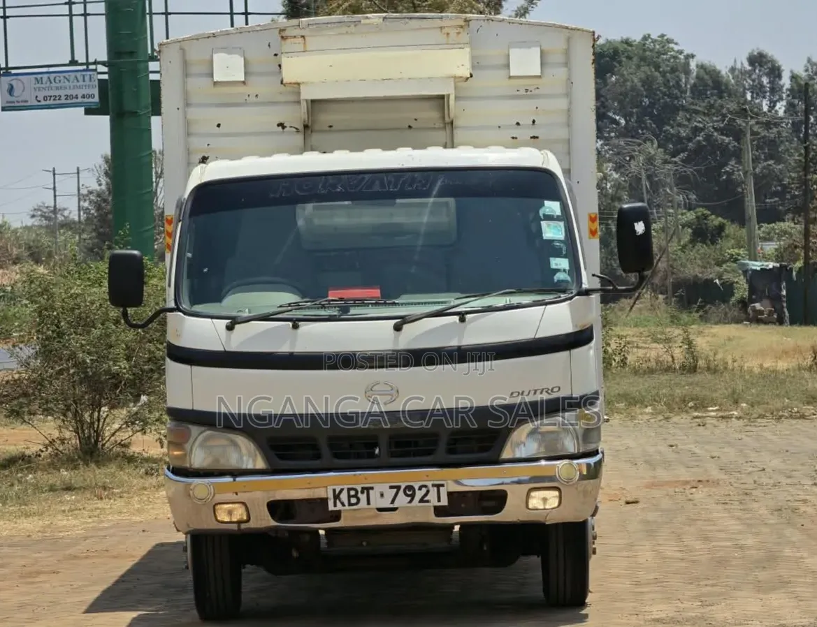 Hino Year 2005 White