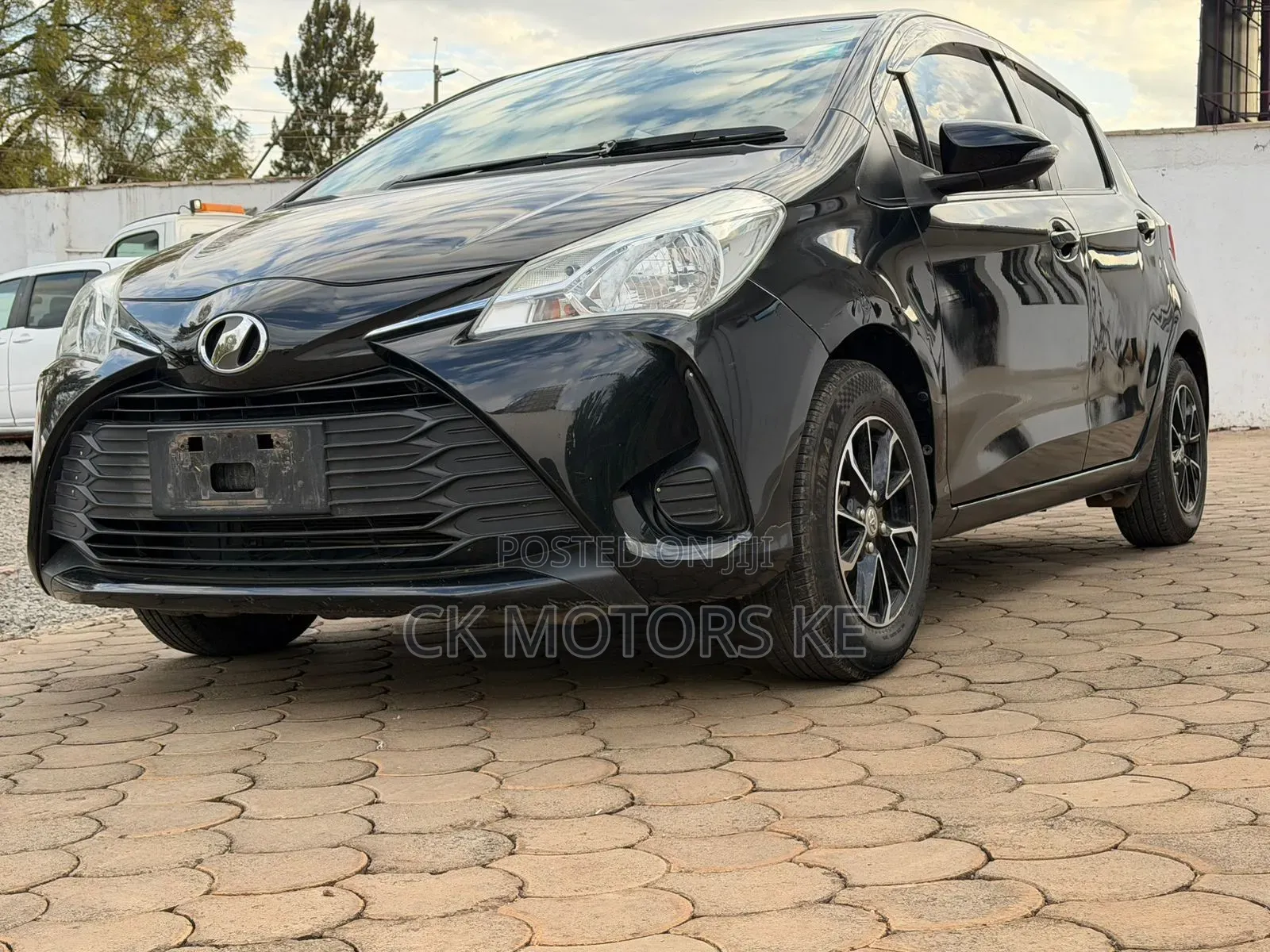 Toyota Vitz 1.0 FWD 5dr 2018 Black