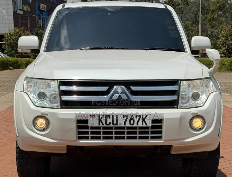Mitsubishi Pajero 2012 White