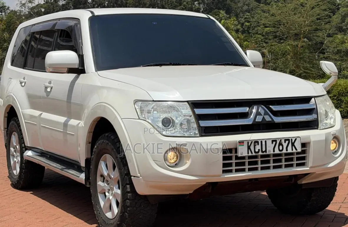 Mitsubishi Pajero 2012 White