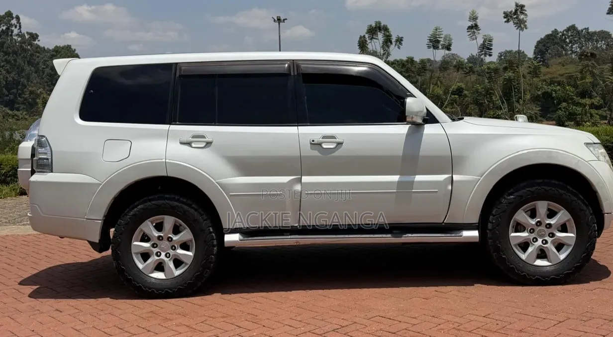 Mitsubishi Pajero 2012 White