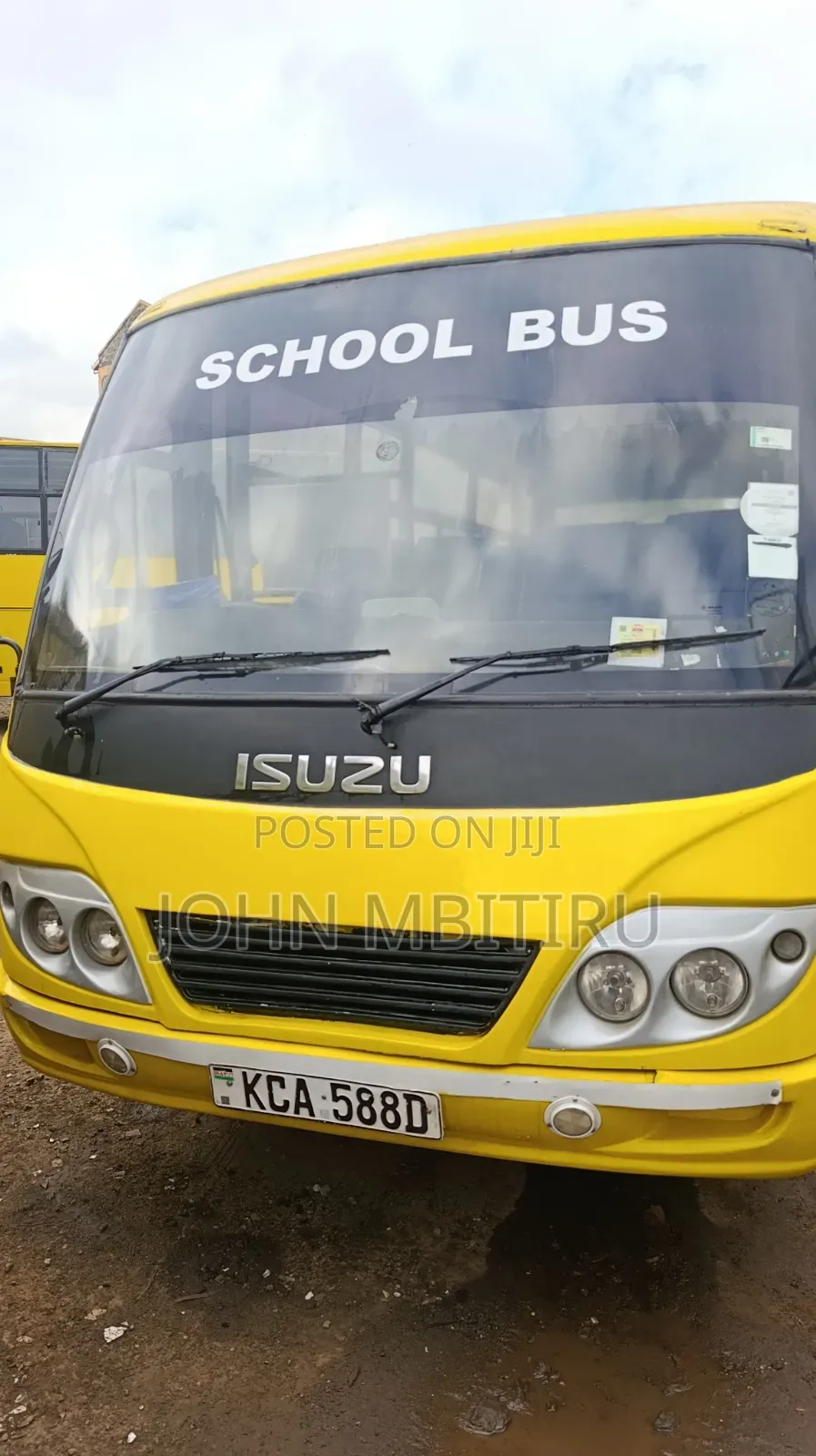 Isuzu NQR 2014 Yellow